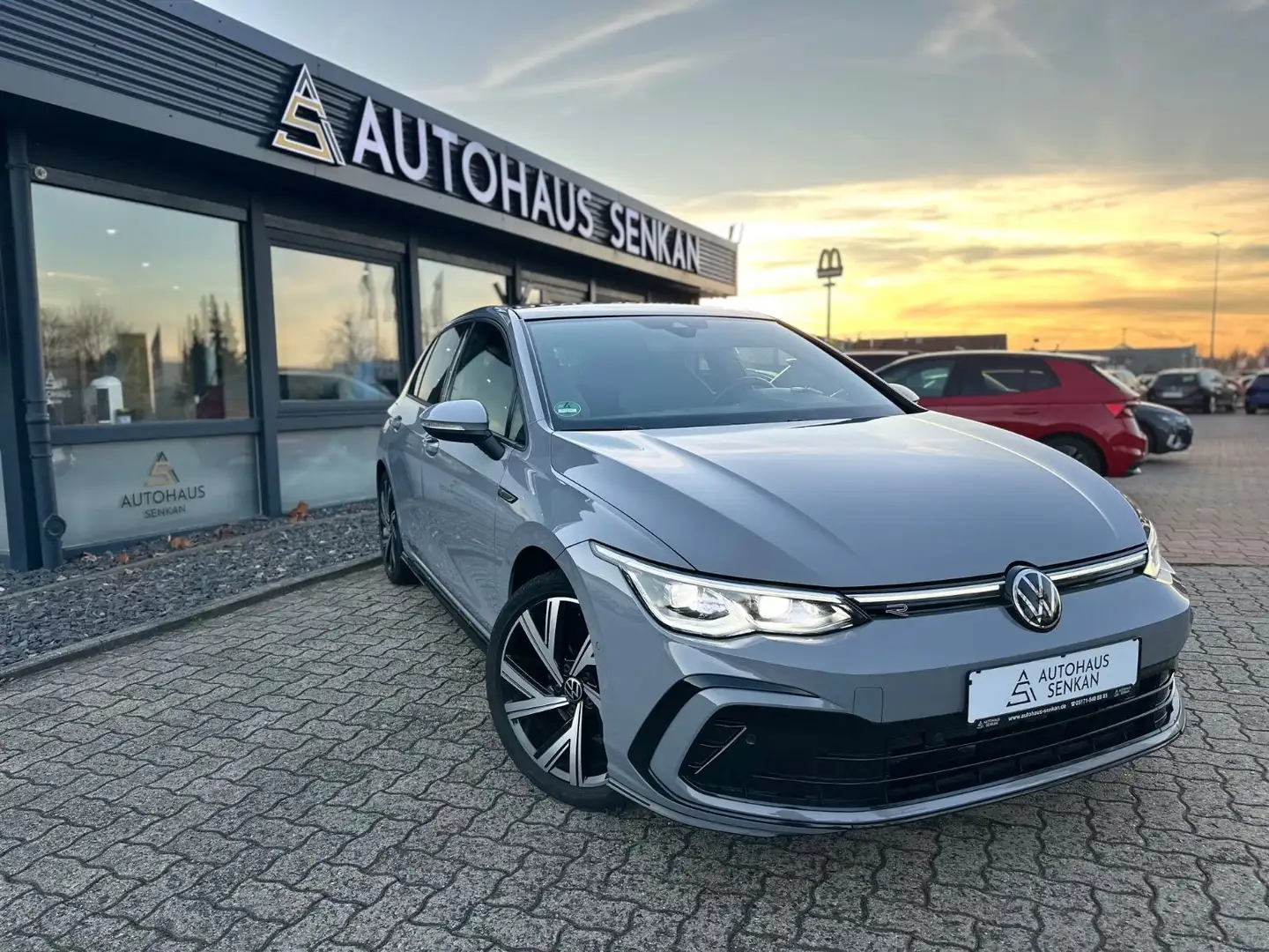 Volkswagen Golf VIII 1.5 TSI Lim. R-LINE*PANO*R-CAM*VIRTUAL Grau - 1