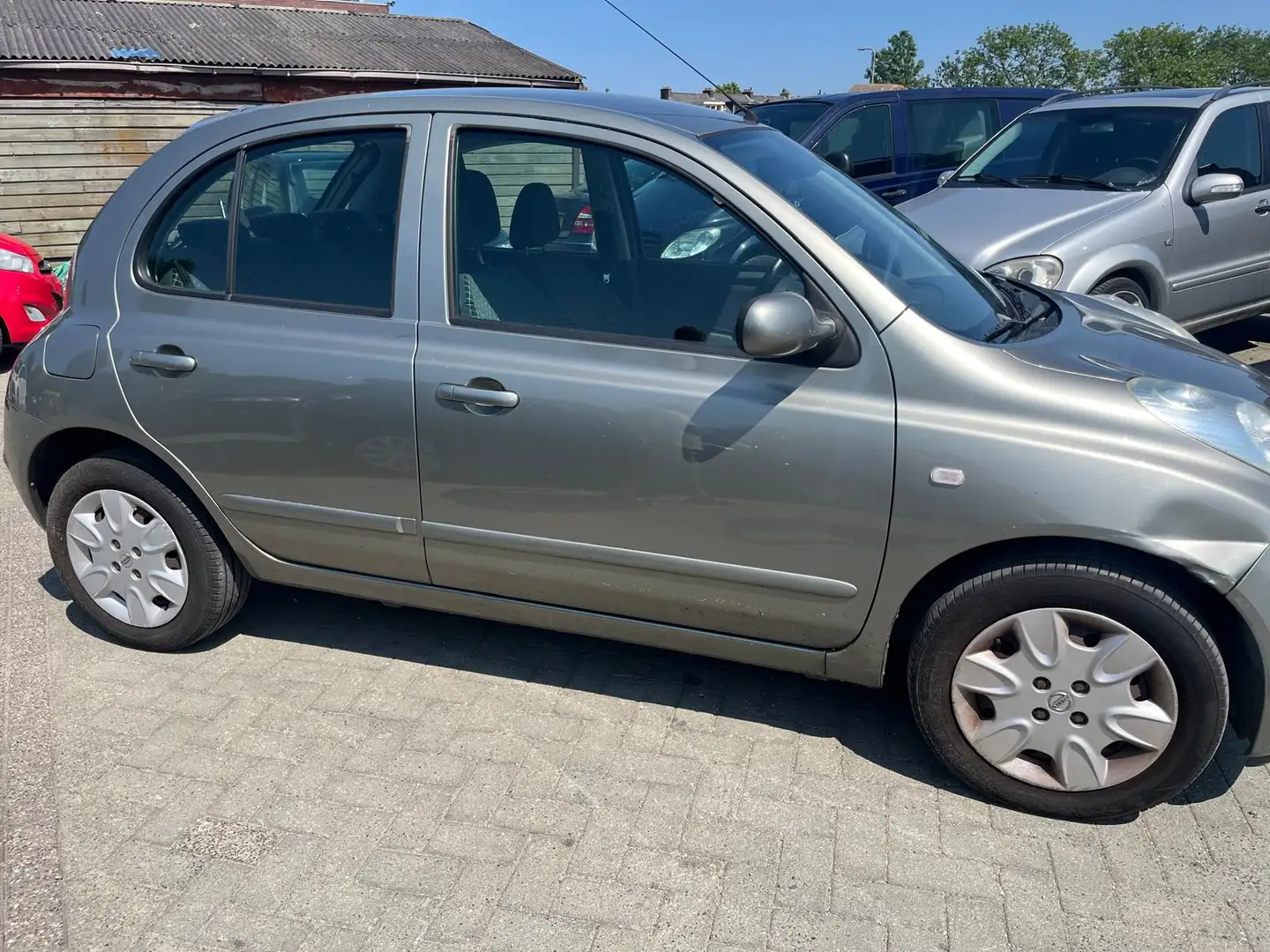 Nissan Micra 1.2 Acenta airco 5drs deukje in rechter voorscherm Gris - 2