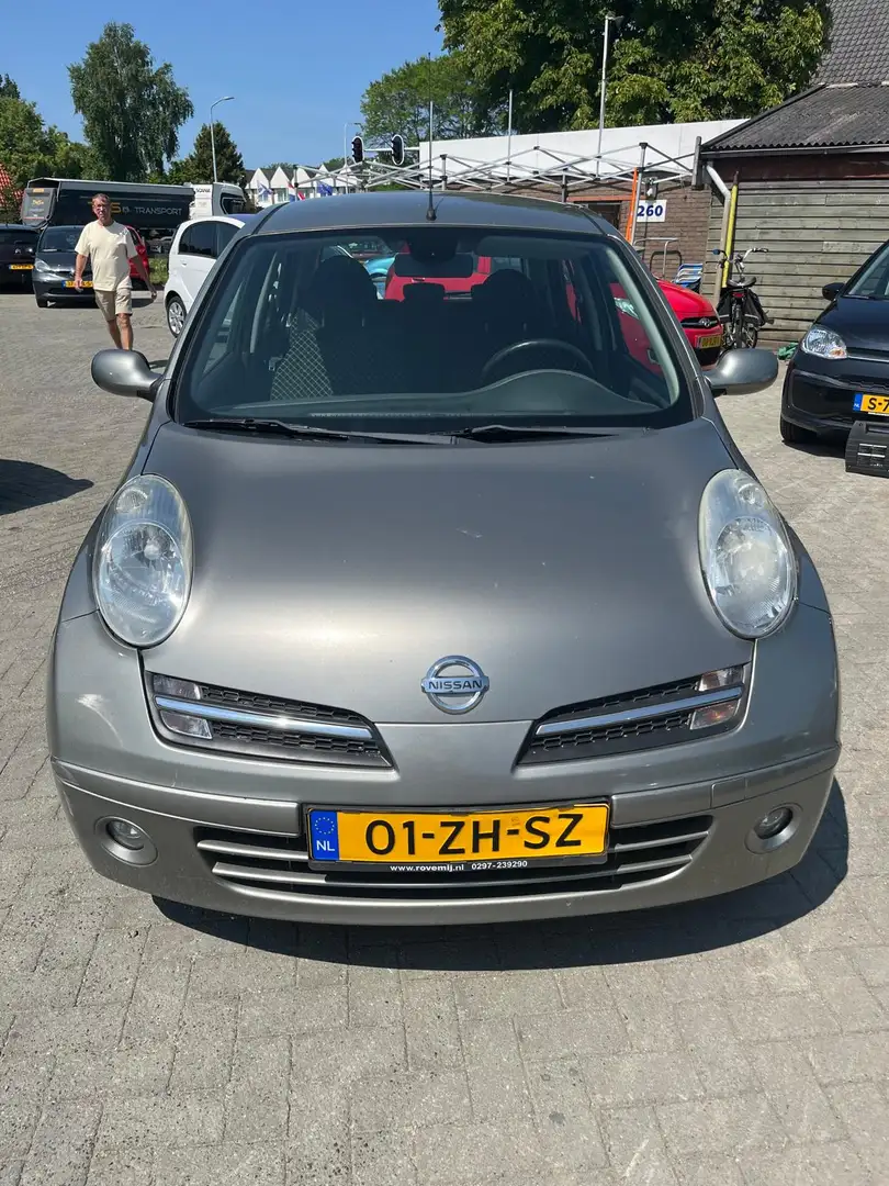 Nissan Micra 1.2 Acenta airco 5drs deukje in rechter voorscherm Gris - 1