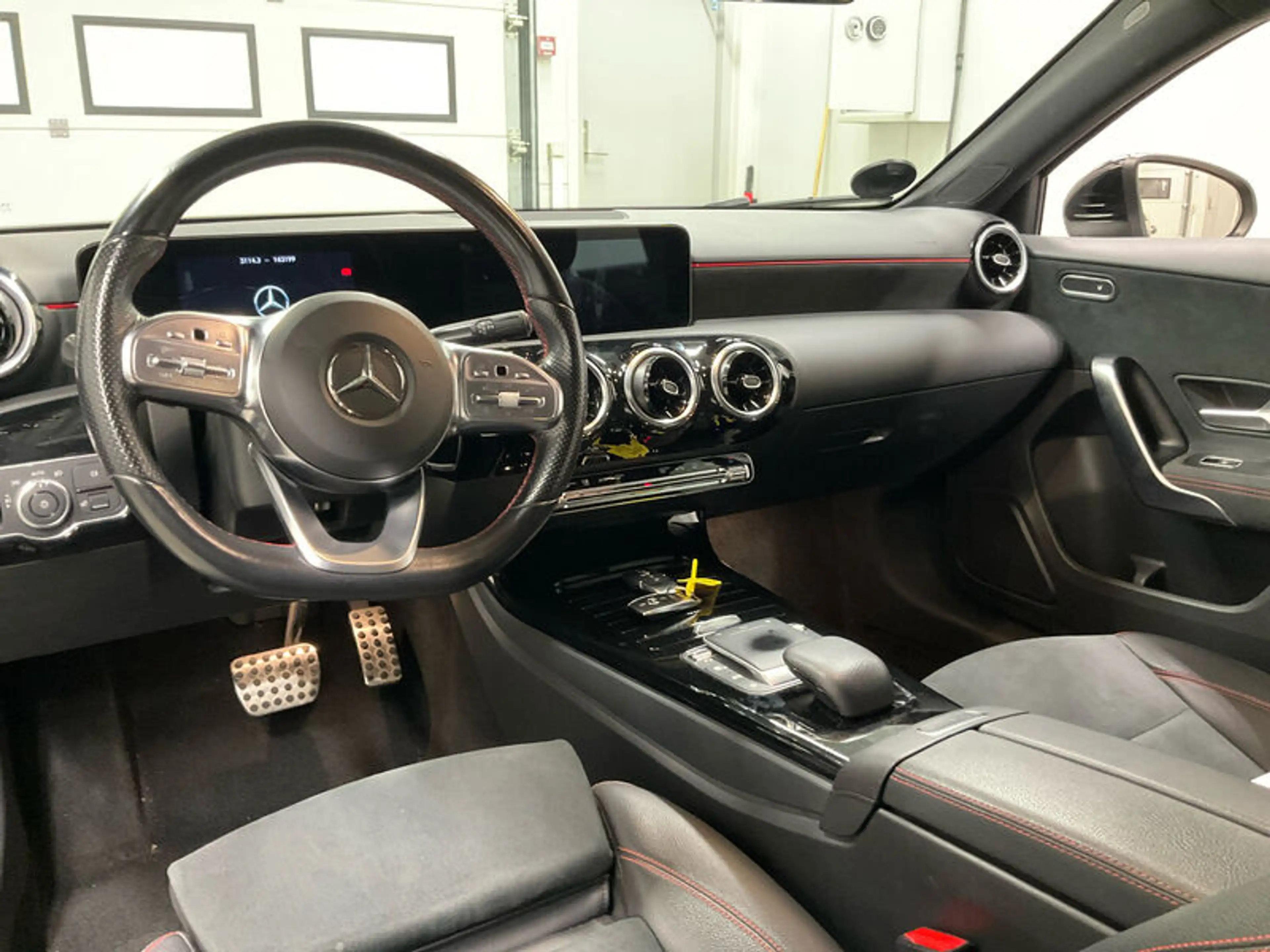 Mercedes-Benz A 220 A 220 NAVI SPORTSITZE KLIMAAUT LED RADIO TEMPO MFL SHZ VC T-Leder — photo 5