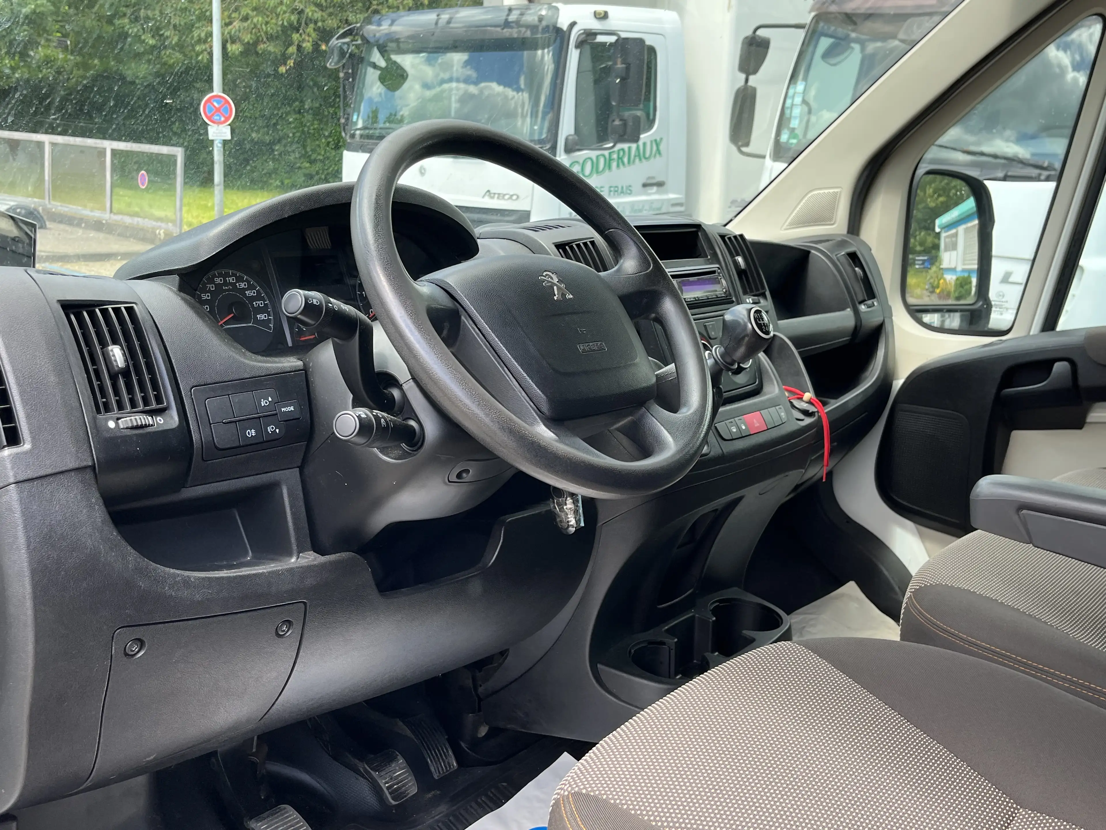 Peugeot Boxer 330 L1H1 Avantage Edition BlueHDi 110 — photo 9