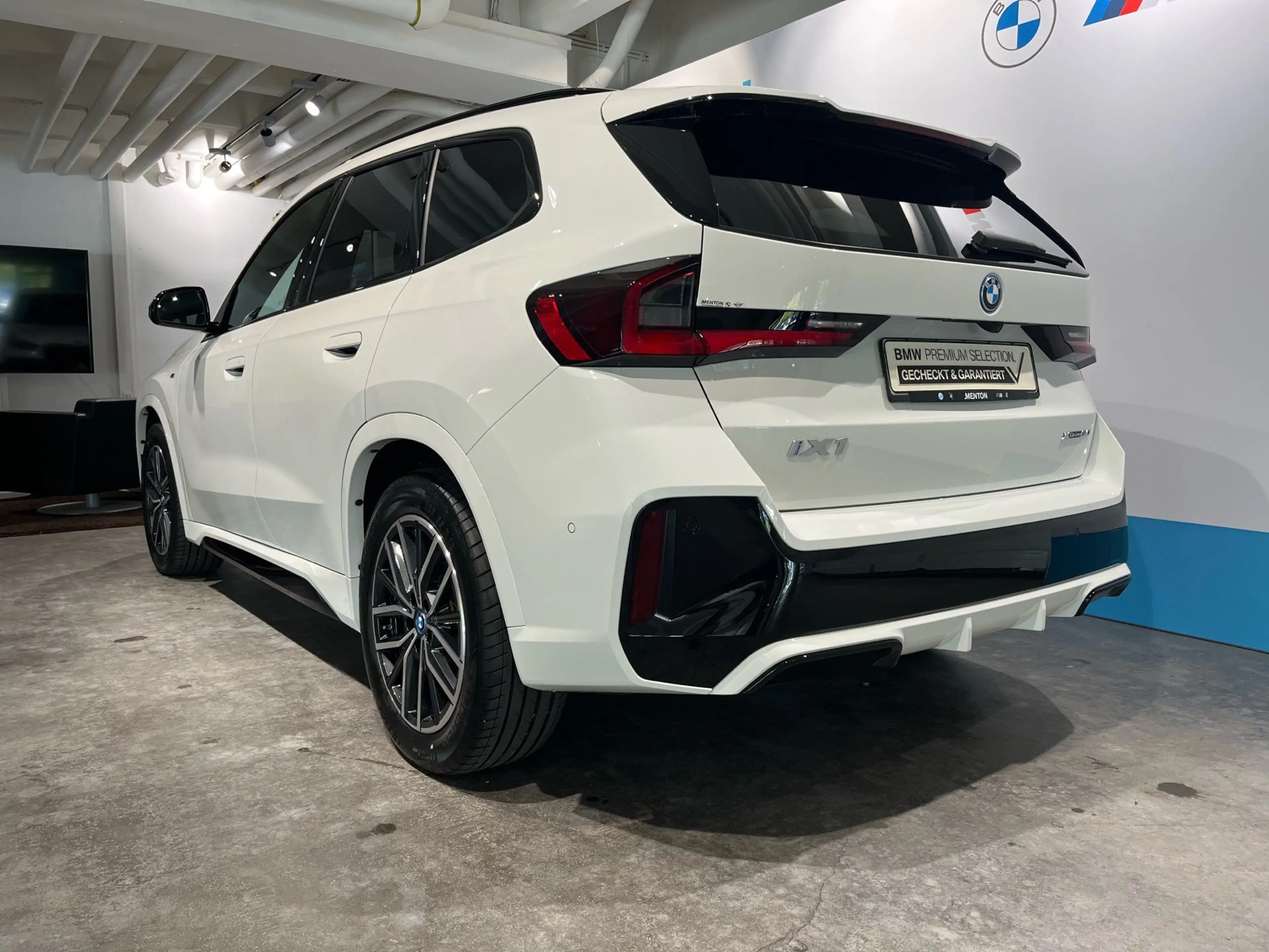 BMW iX1 xDrive30 M Sportpaket HK HiFi DAB LED Shz — photo 5