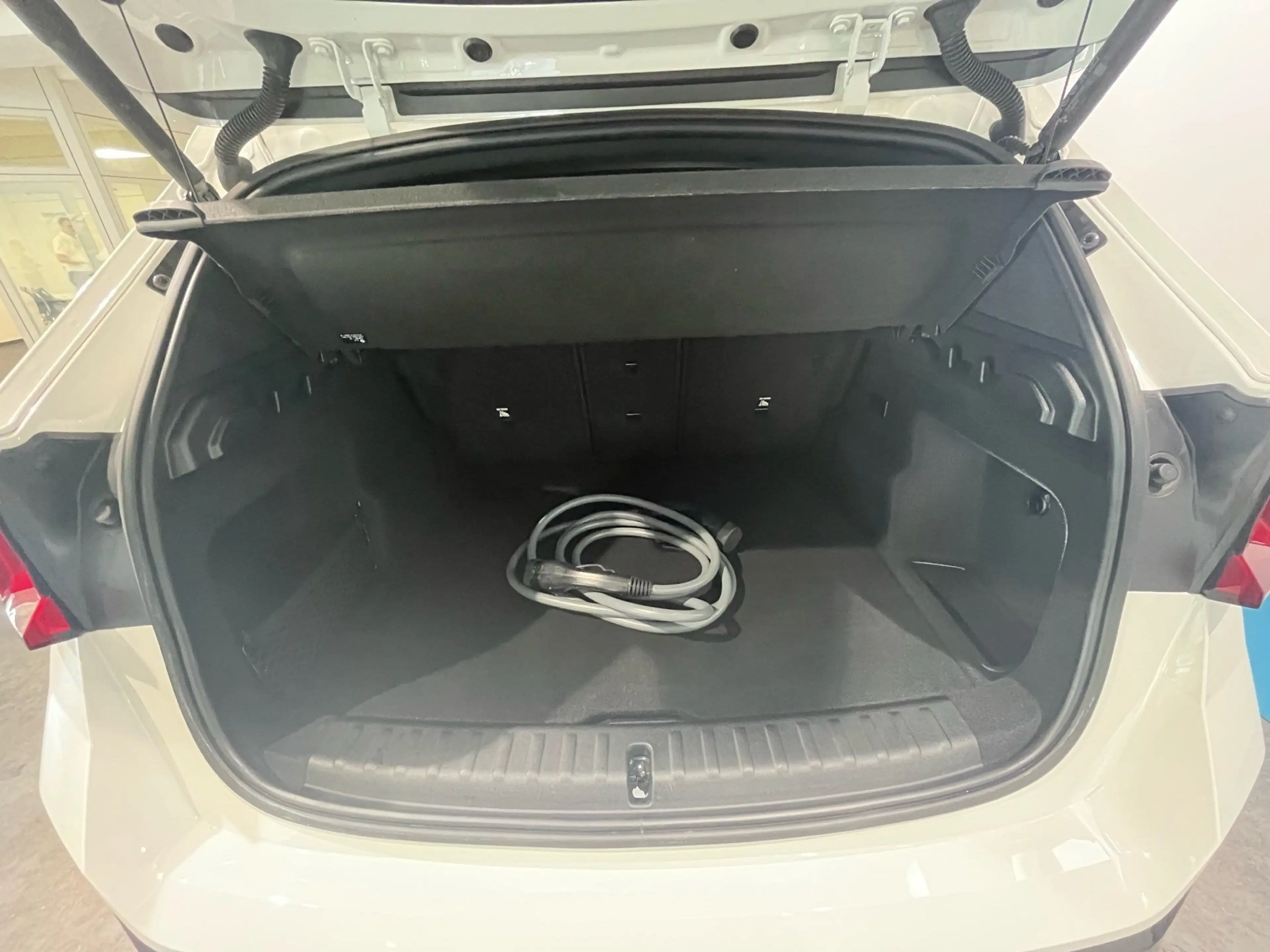BMW iX1 xDrive30 M Sportpaket HK HiFi DAB LED Shz — photo 7