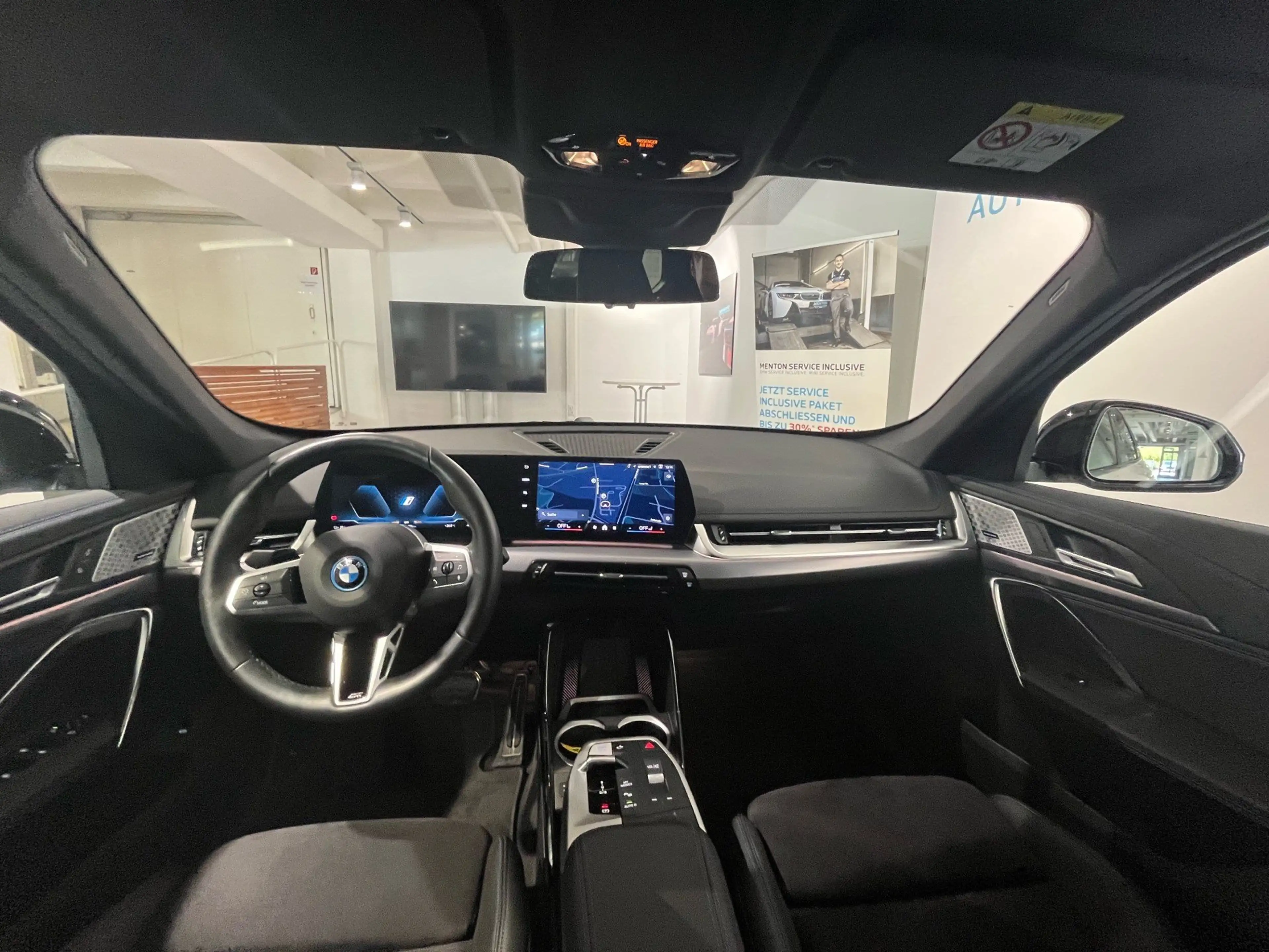 BMW iX1 xDrive30 M Sportpaket HK HiFi DAB LED Shz — photo 12