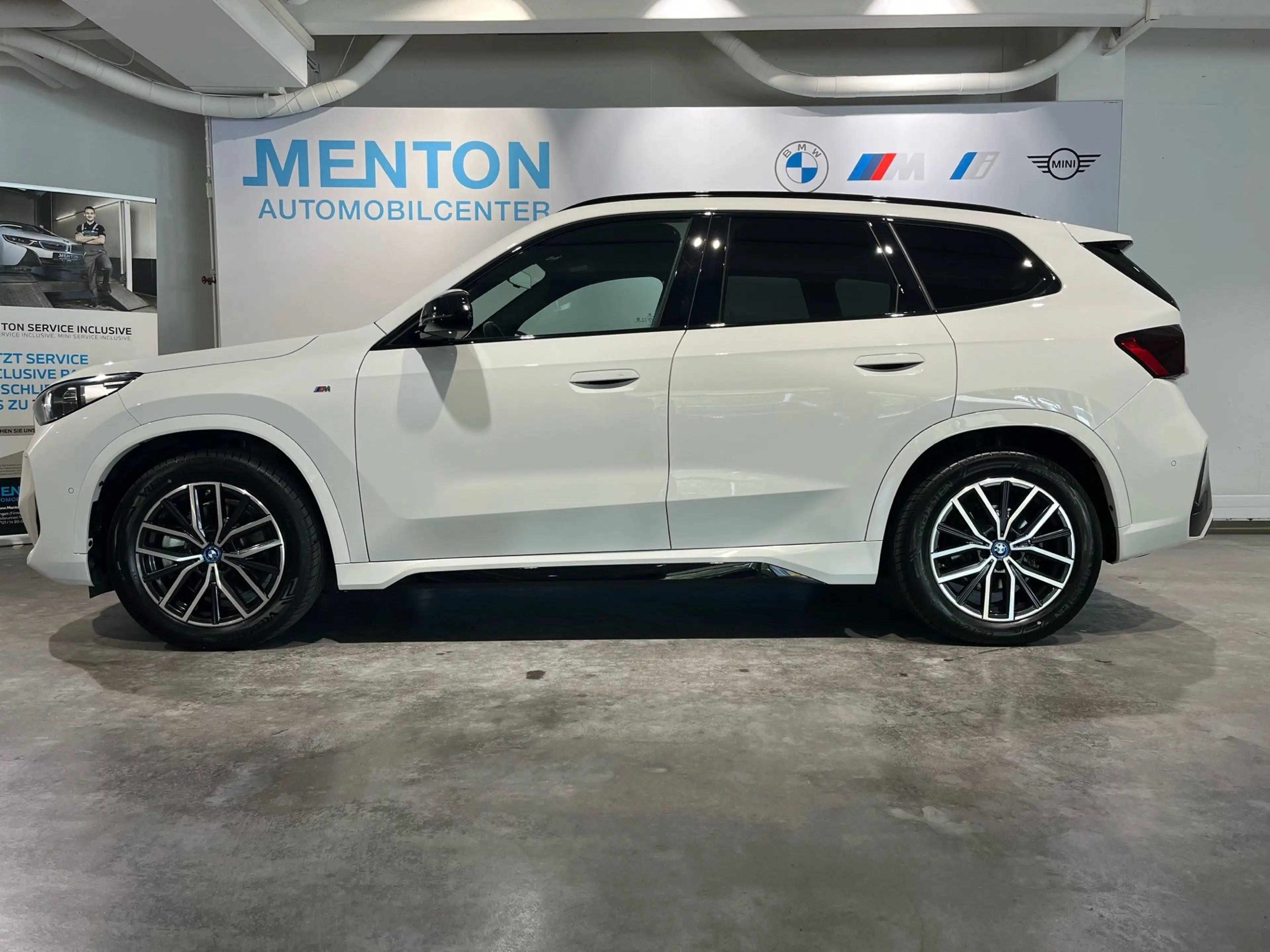 BMW iX1 xDrive30 M Sportpaket HK HiFi DAB LED Shz — photo 4