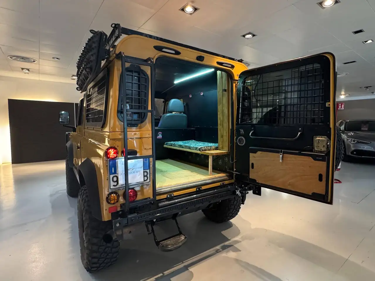 Land Rover Defender 90 2.5 td5 County SW, foto 9