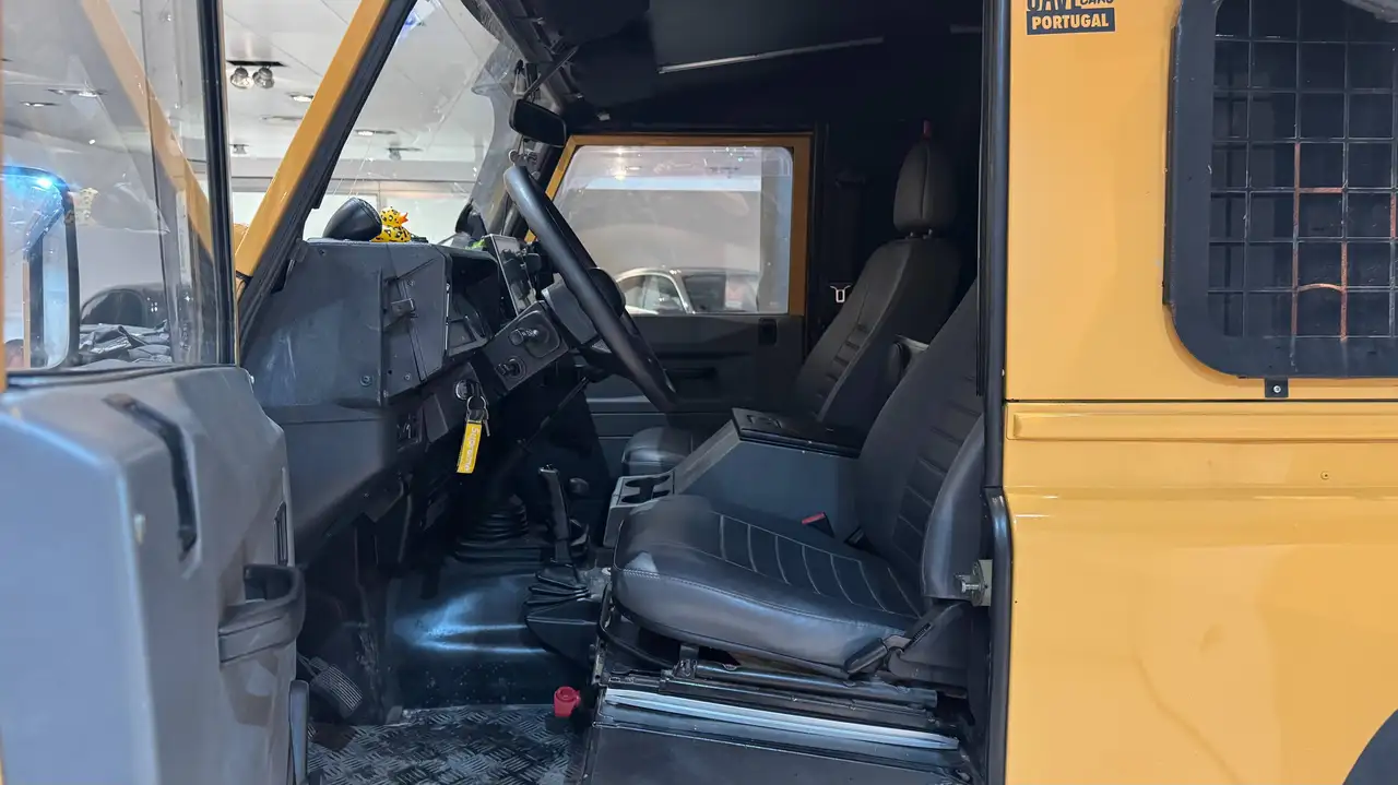 Land Rover Defender 90 2.5 td5 County SW, foto 12