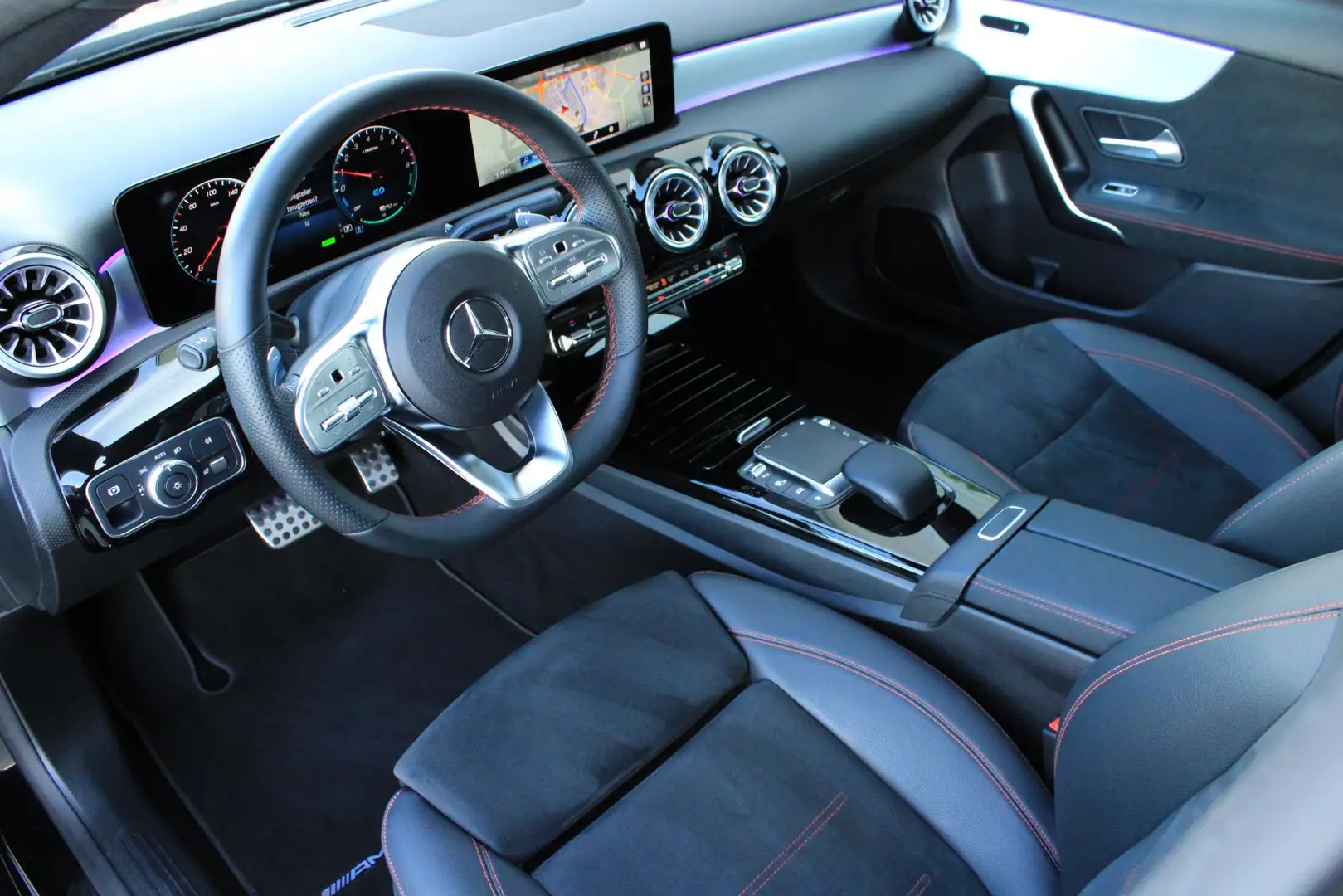 Mercedes-Benz A 250 e AMG Pano | Camera | Keyless | Sfeerverlichting | Noir - 2