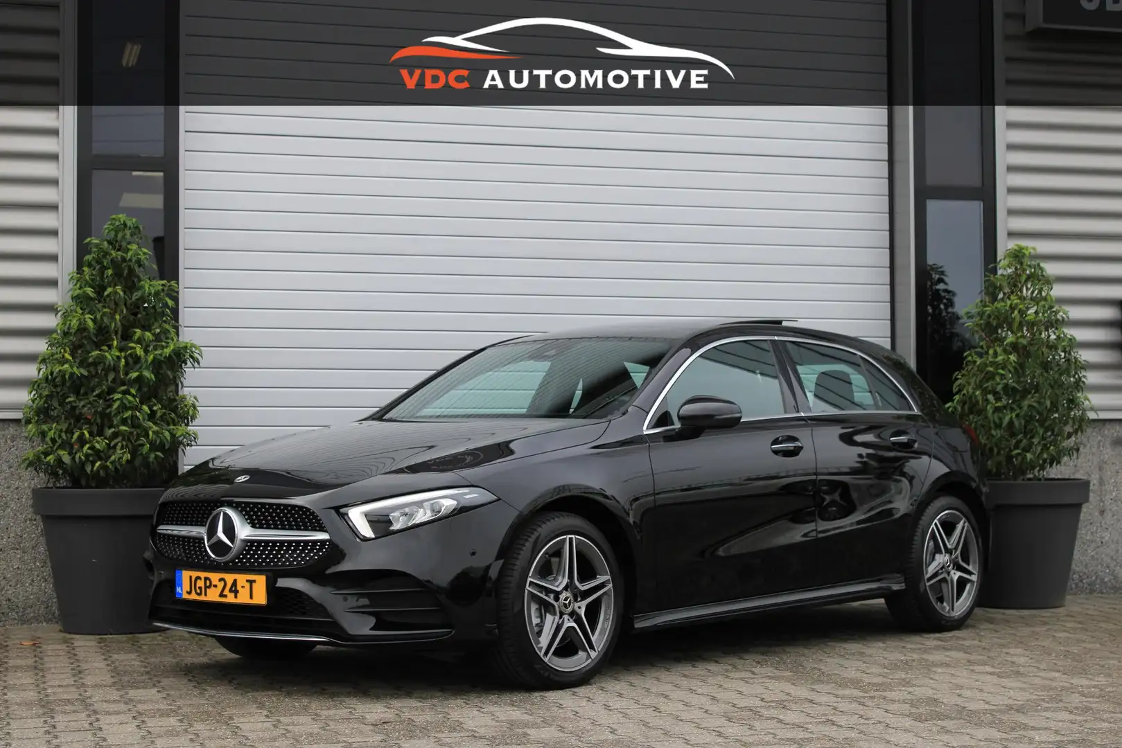 Mercedes-Benz A 250 e AMG Pano | Camera | Keyless | Sfeerverlichting | Noir - 1
