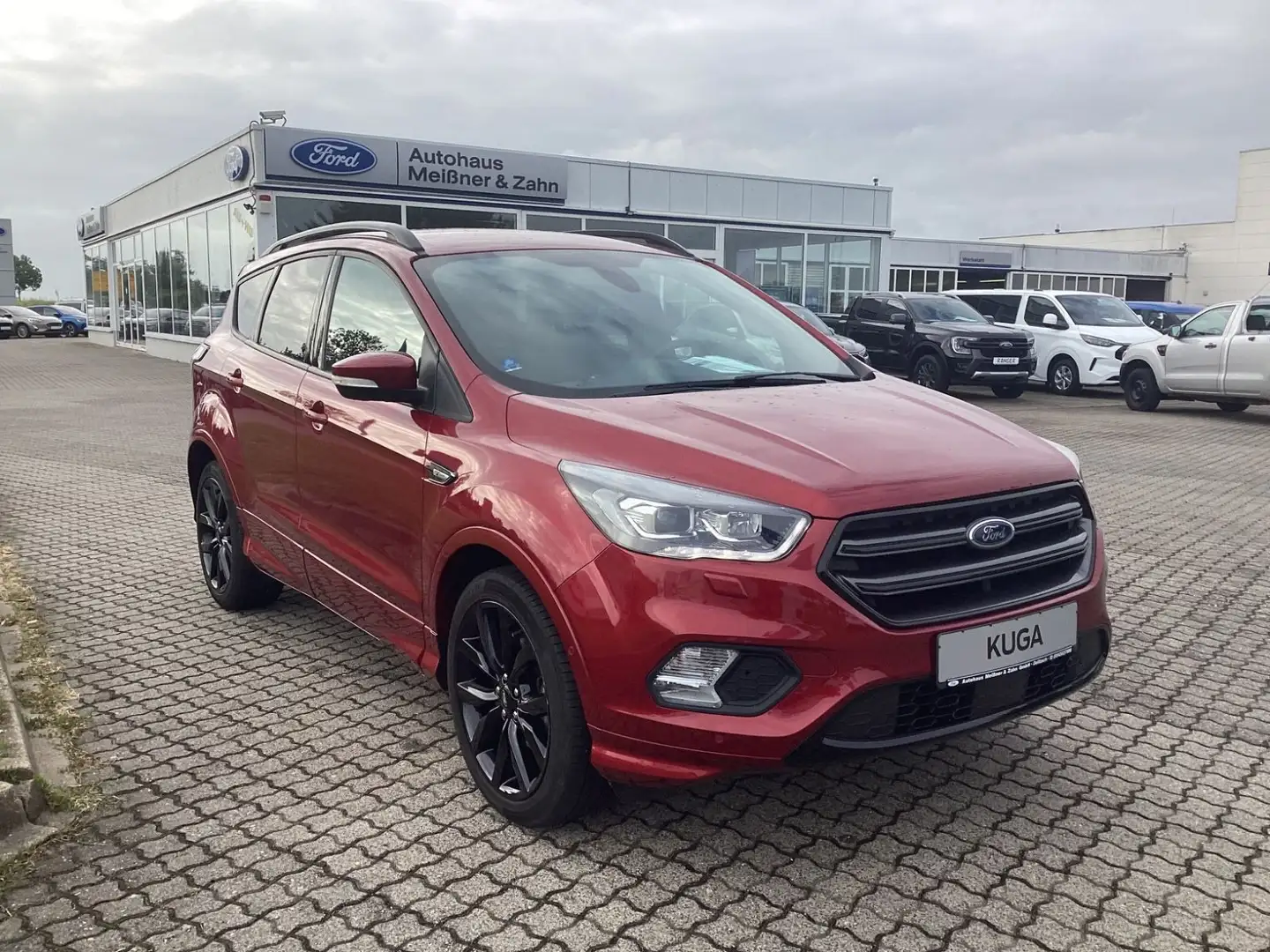 Ford Kuga ST-Line, Xenon, RFK, Navi, 8-fach bereift Rot - 1