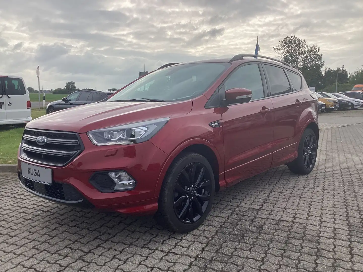 Ford Kuga ST-Line, Xenon, RFK, Navi, 8-fach bereift Rot - 2