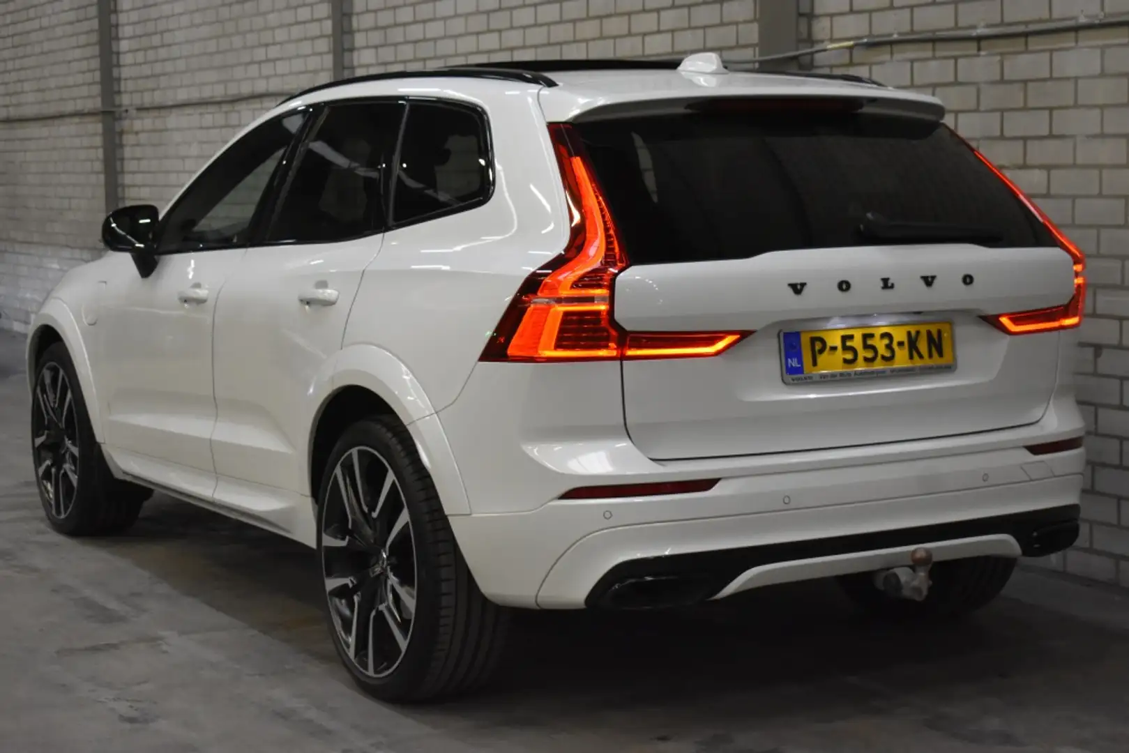 Volvo XC60 T8 390PK AWD R-Design | Trekhaak | BLIS | Harman/K Blanc - 2