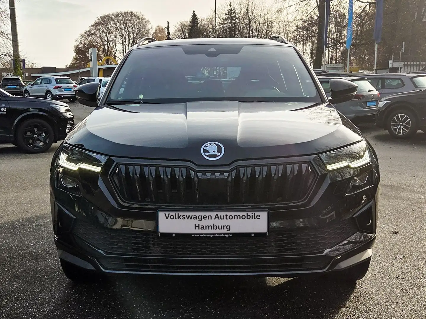 Skoda Karoq 1.5 TSI DSG Sportl Navi Pano Kamera Schwarz - 2
