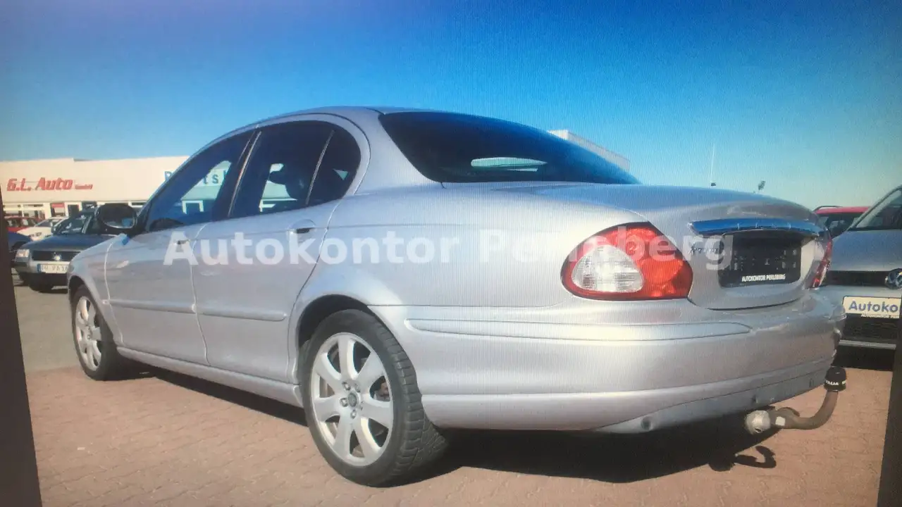 Jaguar X-Type