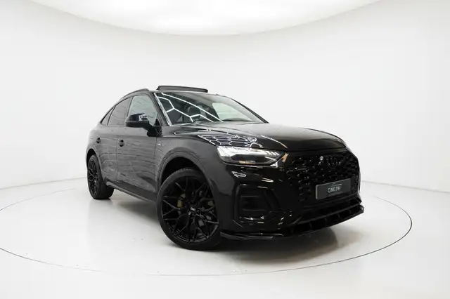 Audi Q5 view 3
