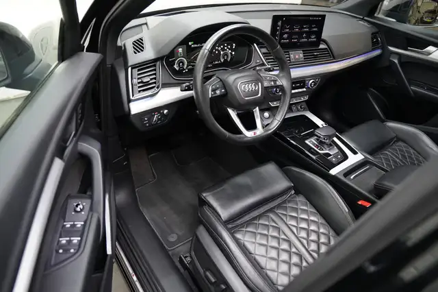 Audi Q5 view 12