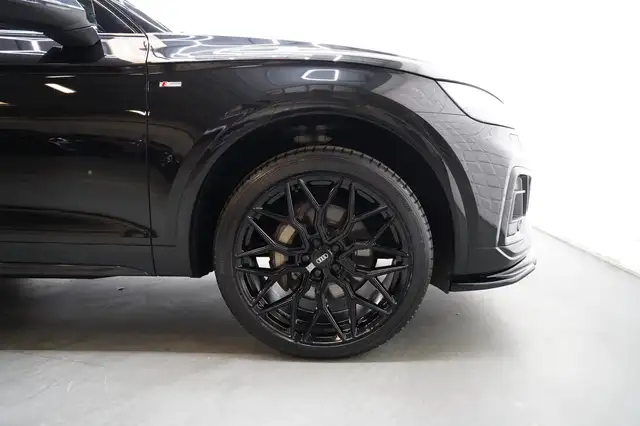Audi Q5 view 9