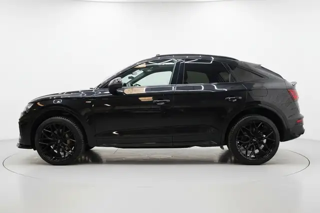 Audi Q5 view 4