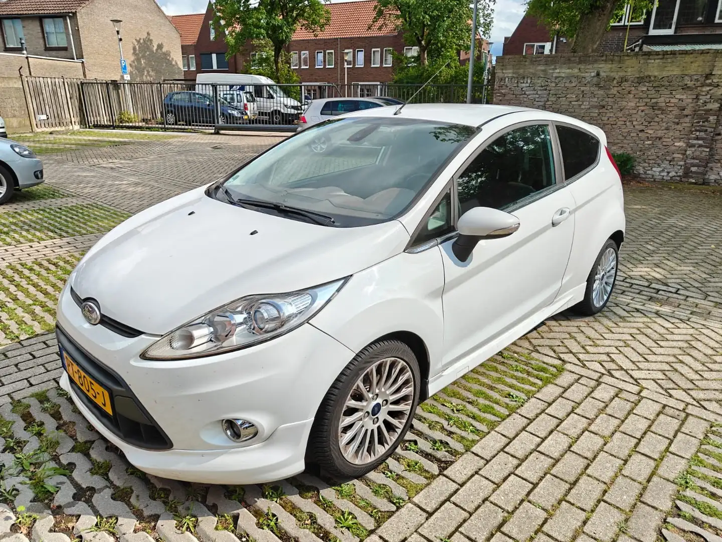 Ford Fiesta 1.25 sport / APK + onderhoud 2026 White - 1