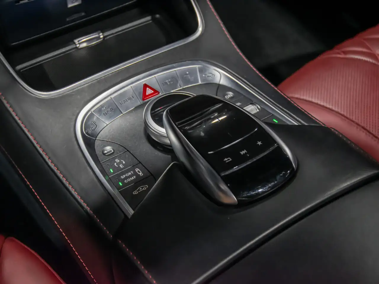 Mercedes-Benz S-Class снимка Mercedes-Benz S-Class