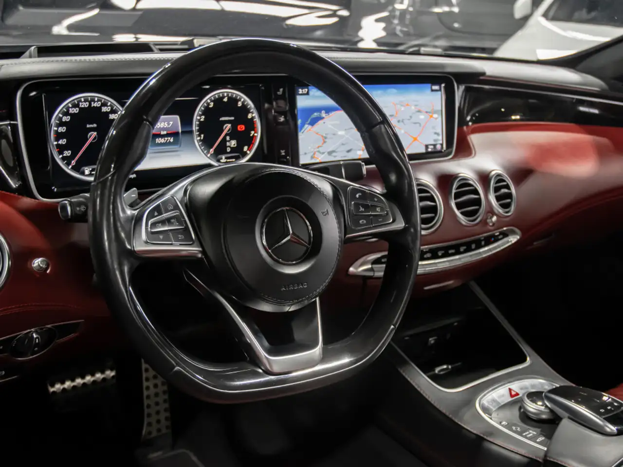 Mercedes-Benz S-Class снимка Mercedes-Benz S-Class