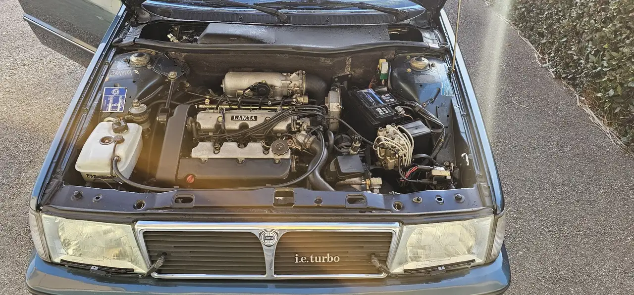 Lancia Thema 2.0t ie, foto 2