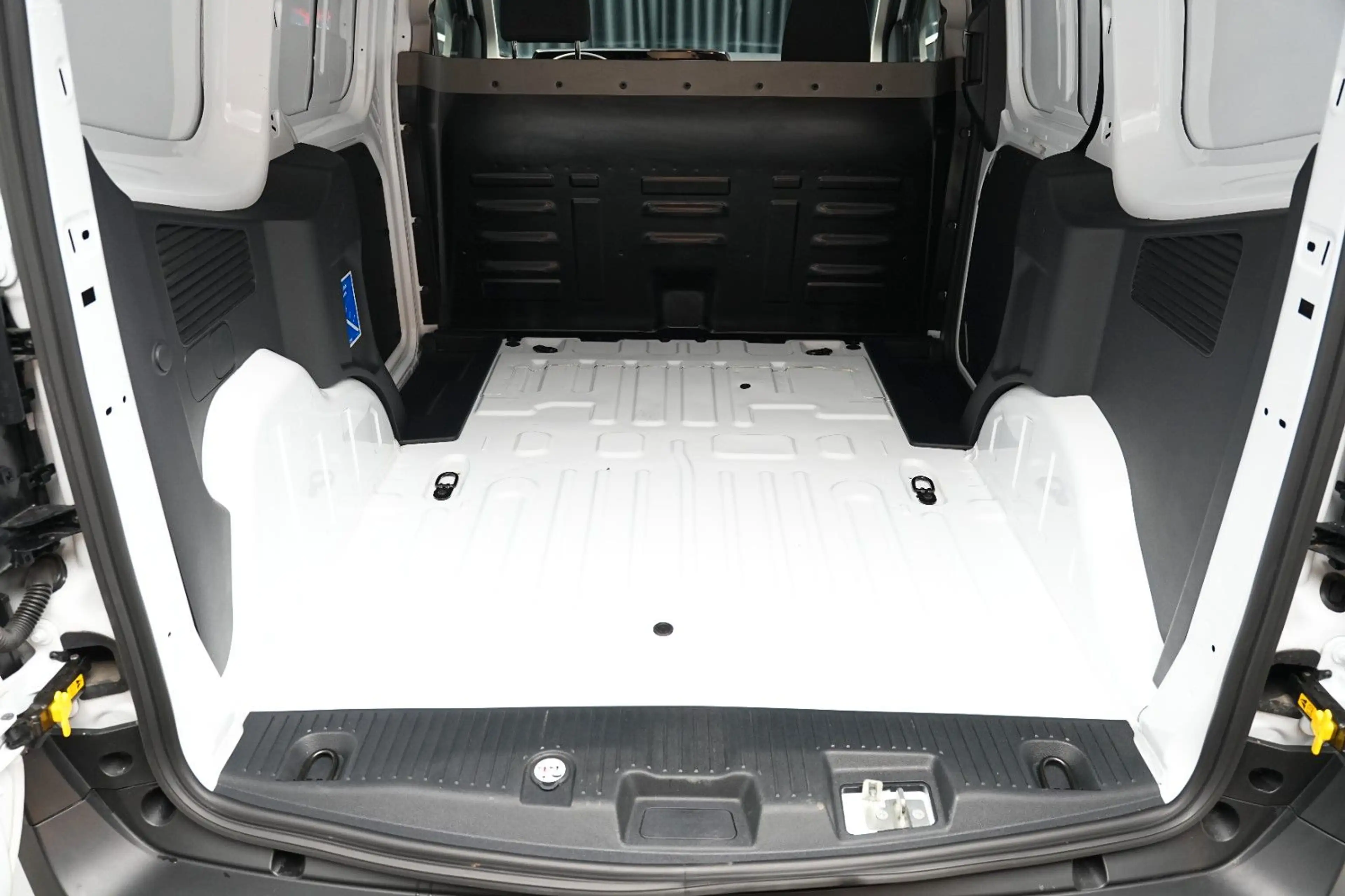 Ford Transit Courier Basis — photo 11
