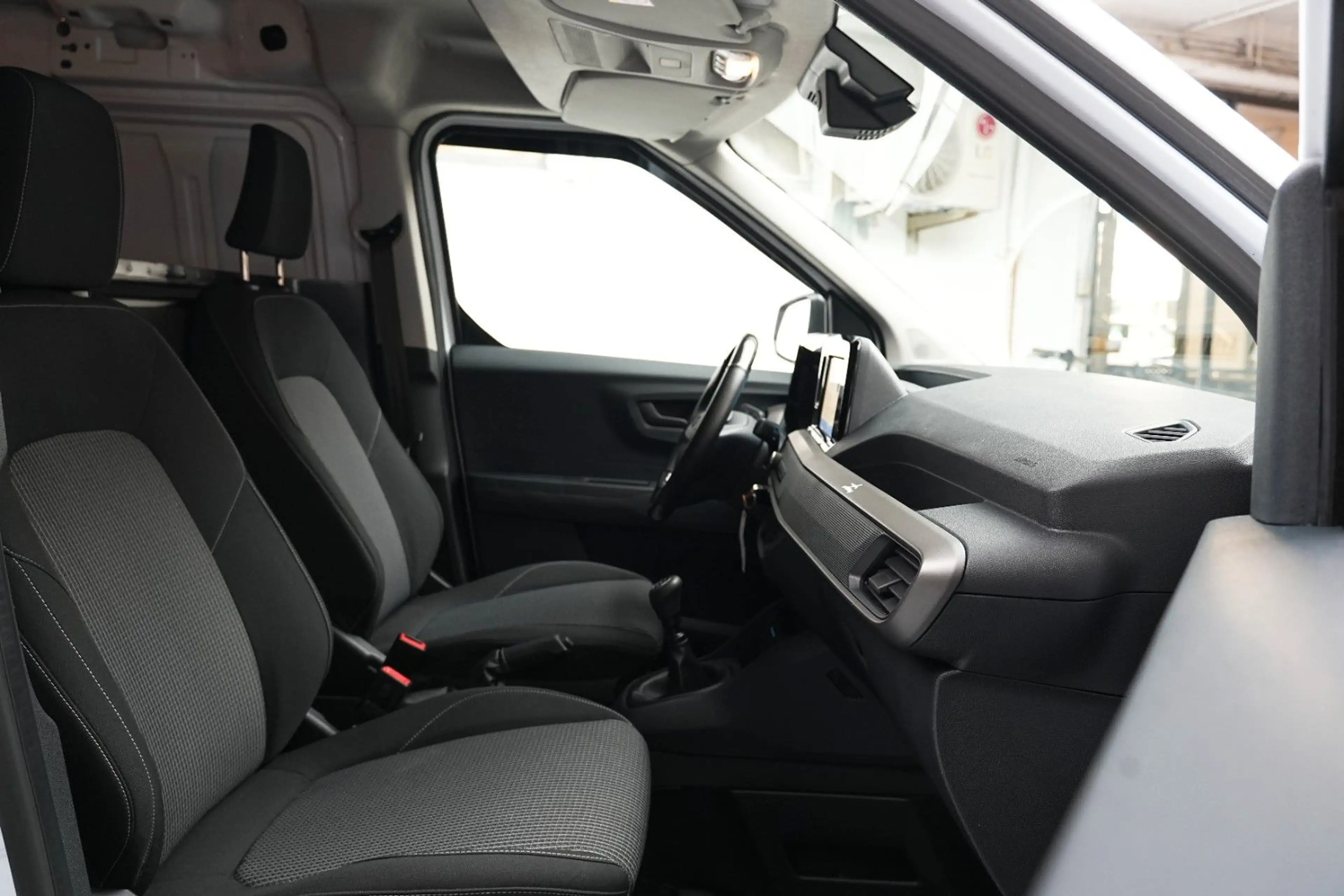Ford Transit Courier Basis — photo 6