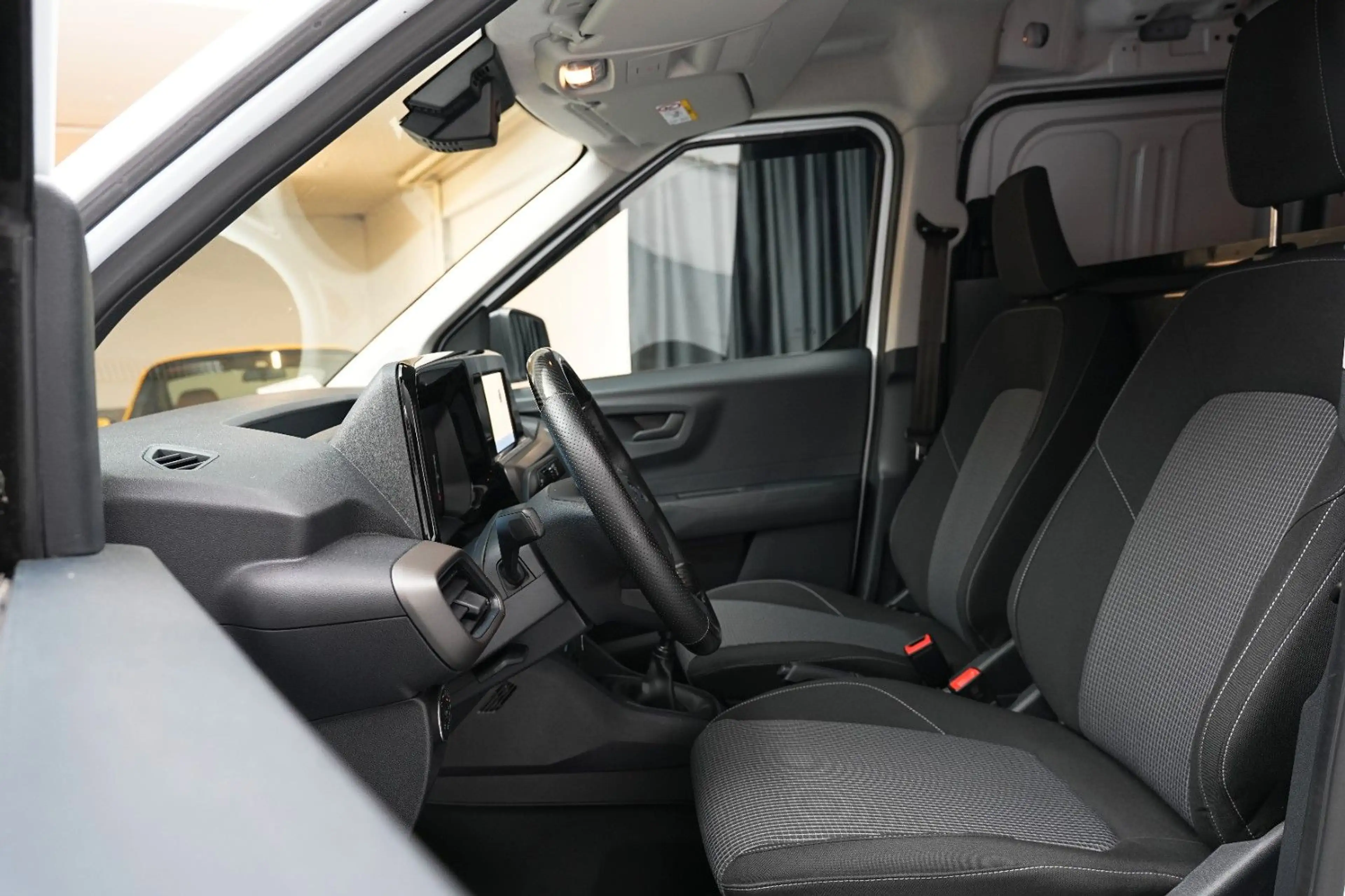 Ford Transit Courier Basis — photo 9