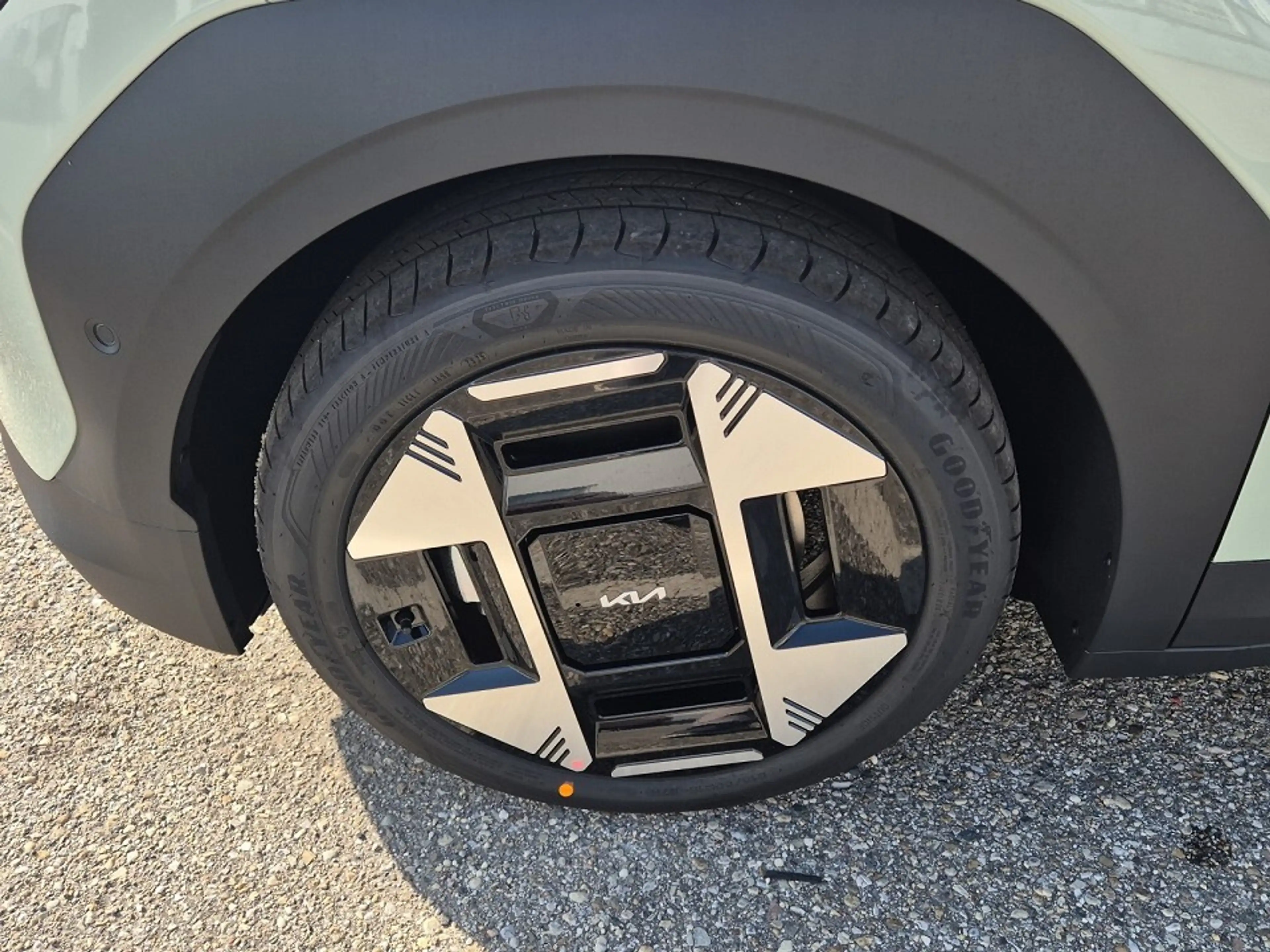 Kia EV3 AWD 81,4kWh Earth Plus — photo 7