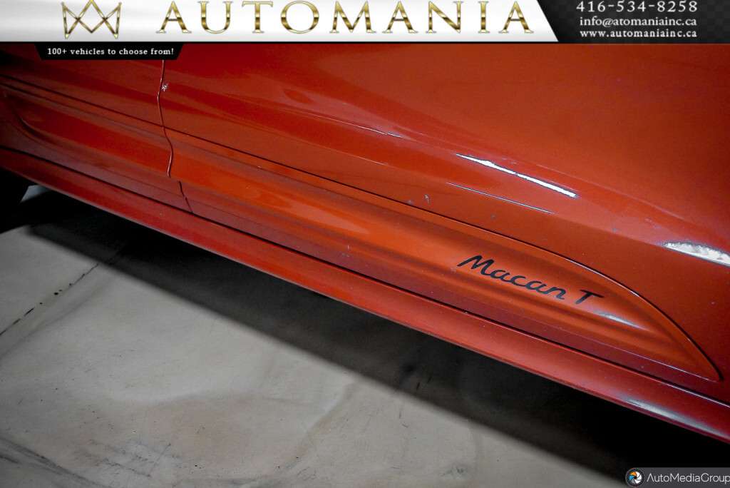 2023 Porsche Macan T 4dr All-Wheel Drive Automatic thumb 13