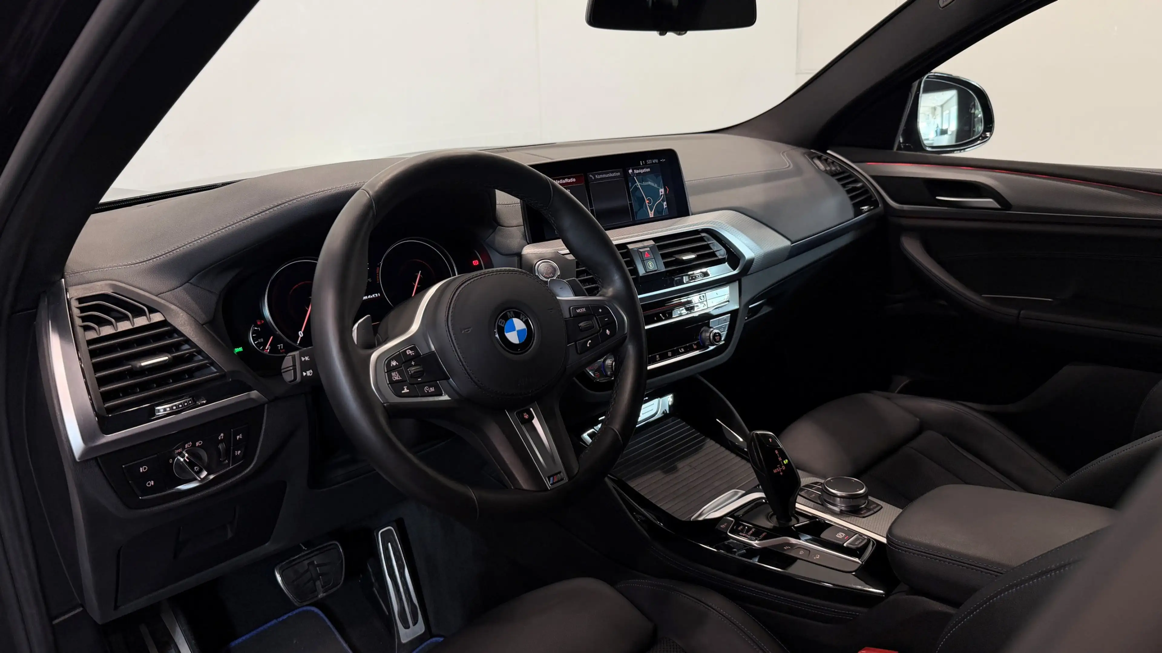 BMW X4 M i AHK adapt.LED HUD DA-Prof. 21 Zoll — photo 11