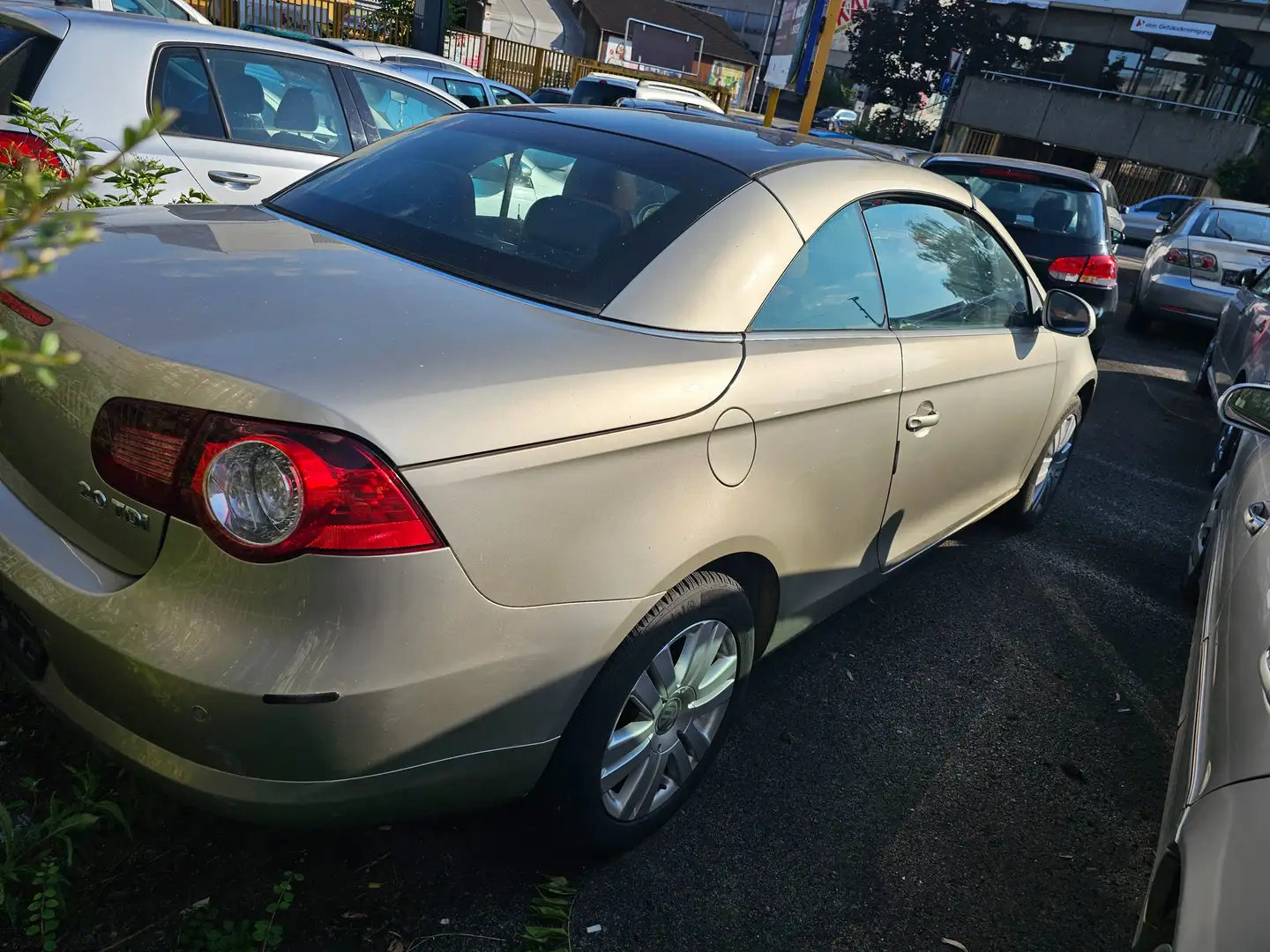 Volkswagen Eos 2.0 TDI DPF DSG mit Voll Ausstattung Neu Tüv Beige - 2