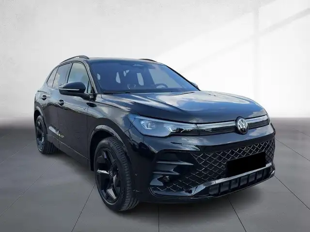Volkswagen Tiguan view 3