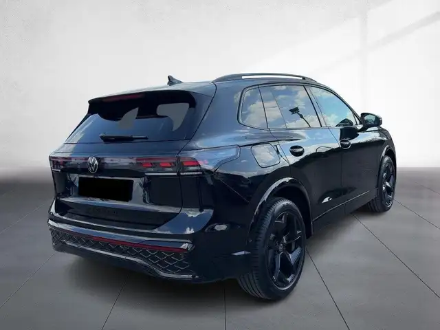 Volkswagen Tiguan view 2