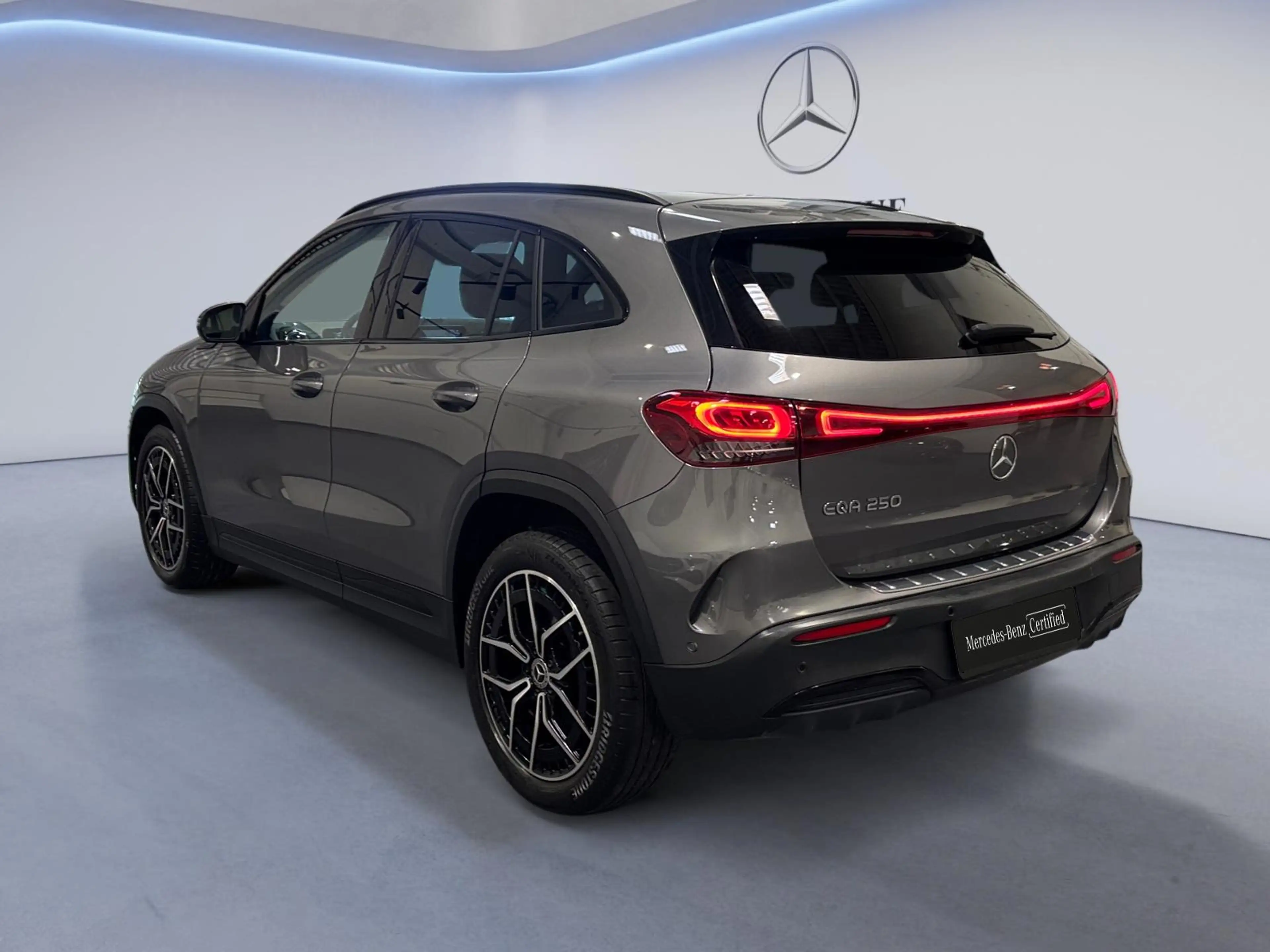 Mercedes-Benz EQA 250 AMG Line — photo 8