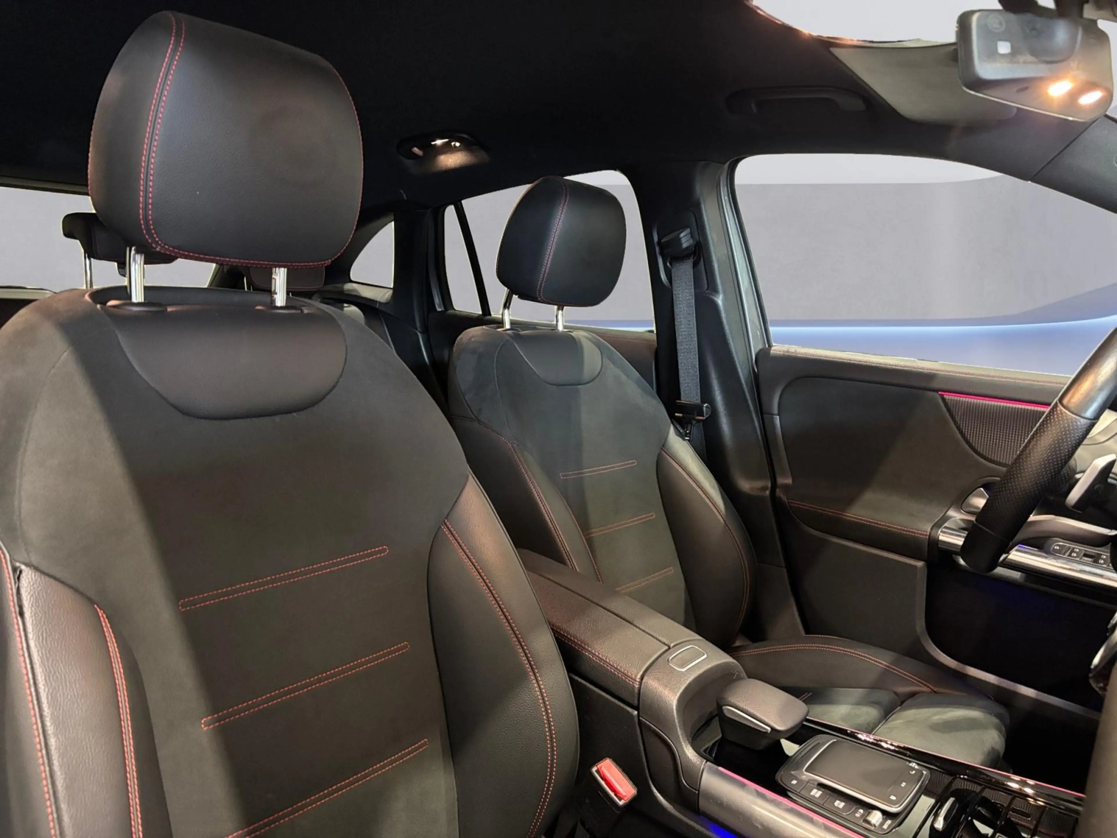 Mercedes-Benz EQA 250 AMG Line — photo 11