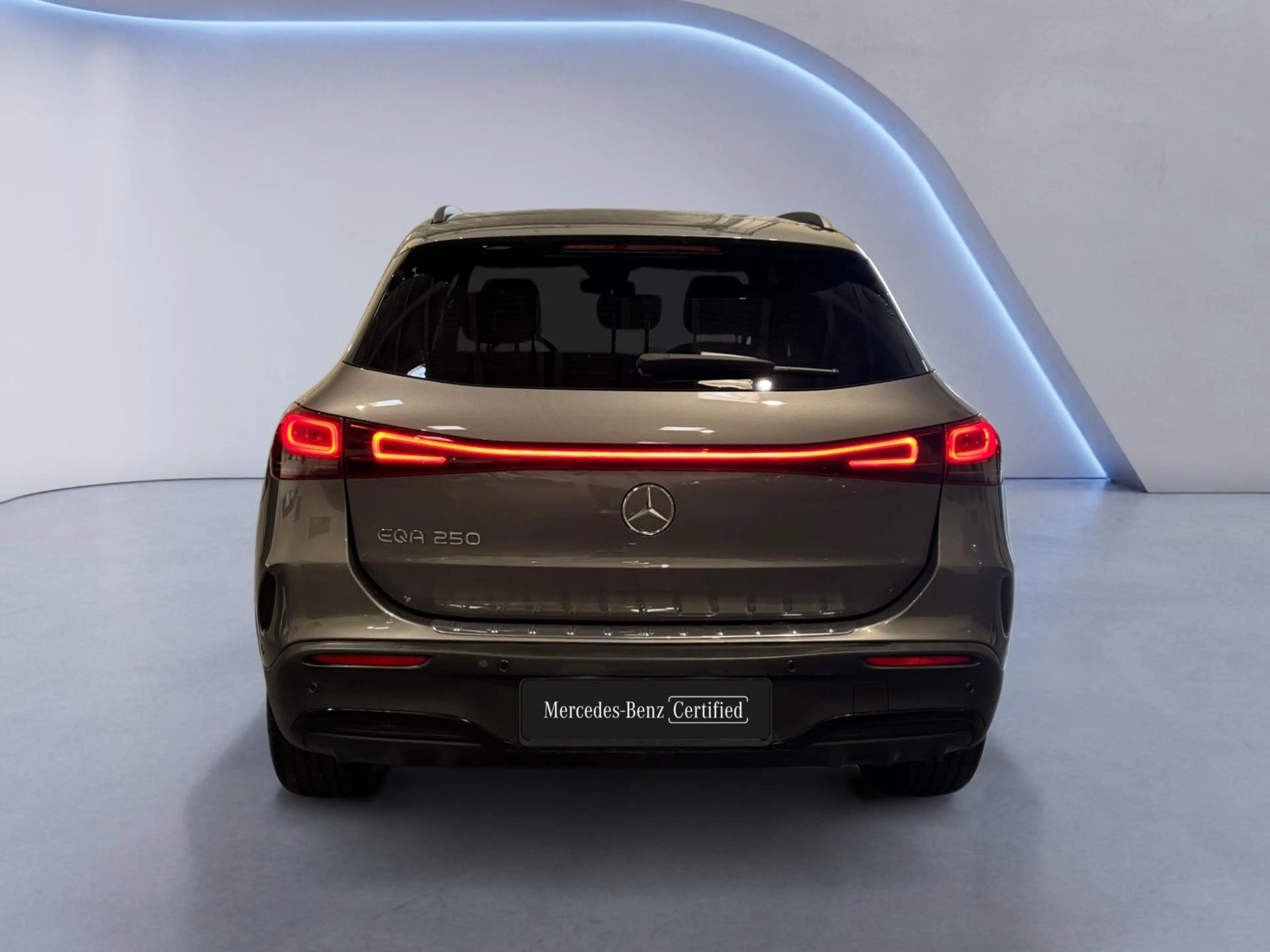 Mercedes-Benz EQA 250 AMG Line — photo 6
