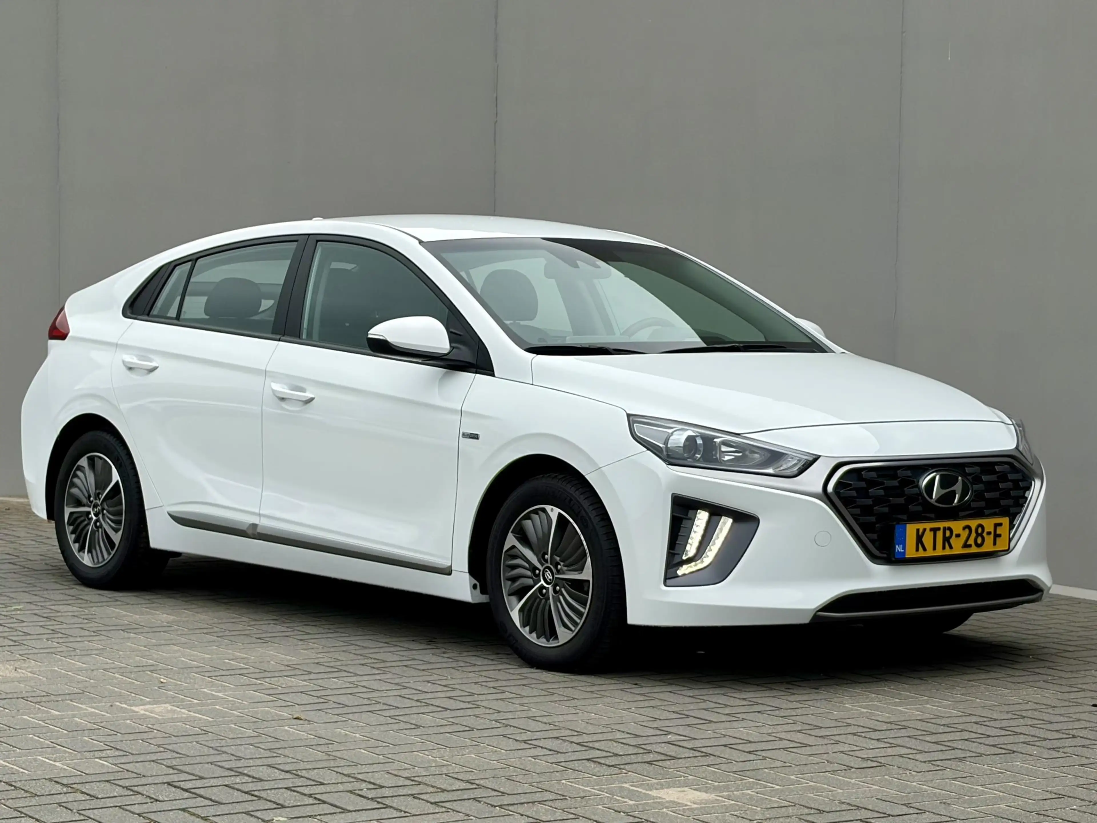 Hyundai IONIQ 1.6 GDi Comfort - Plus / Dealer Onderhouden / Stuu — photo 22