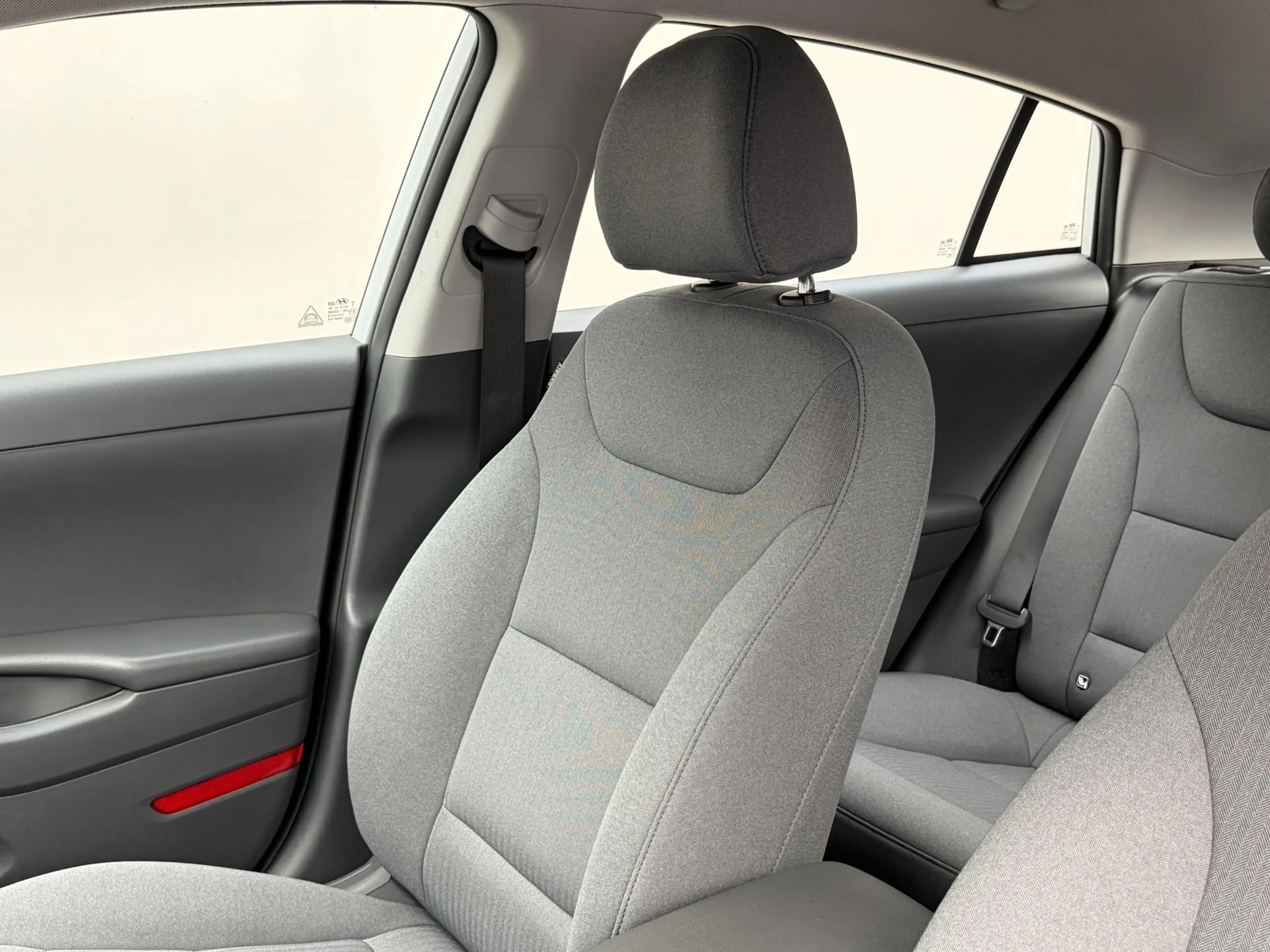 Hyundai IONIQ 1.6 GDi Comfort - Plus / Dealer Onderhouden / Stuu — photo 26