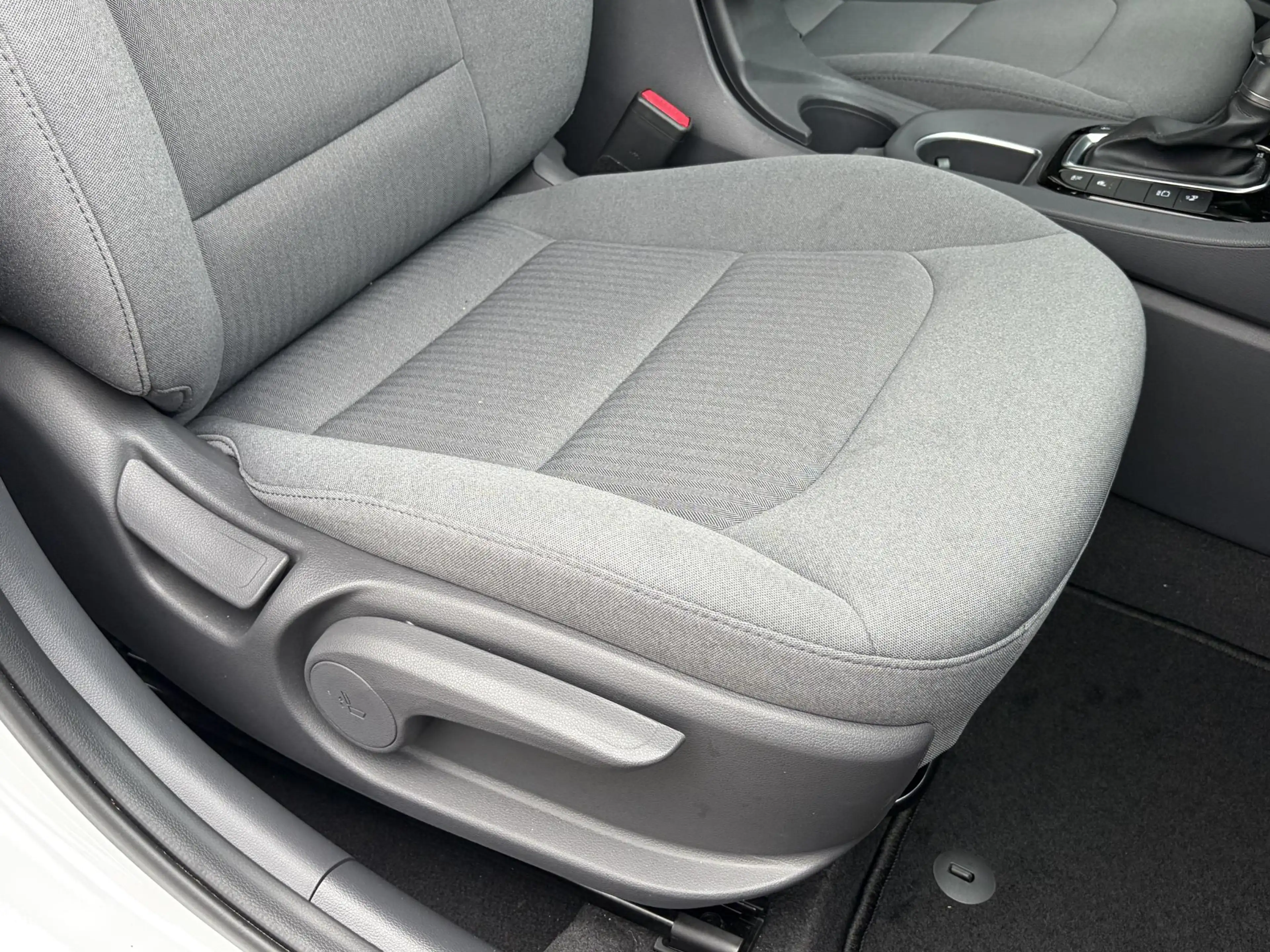 Hyundai IONIQ 1.6 GDi Comfort - Plus / Dealer Onderhouden / Stuu — photo 47
