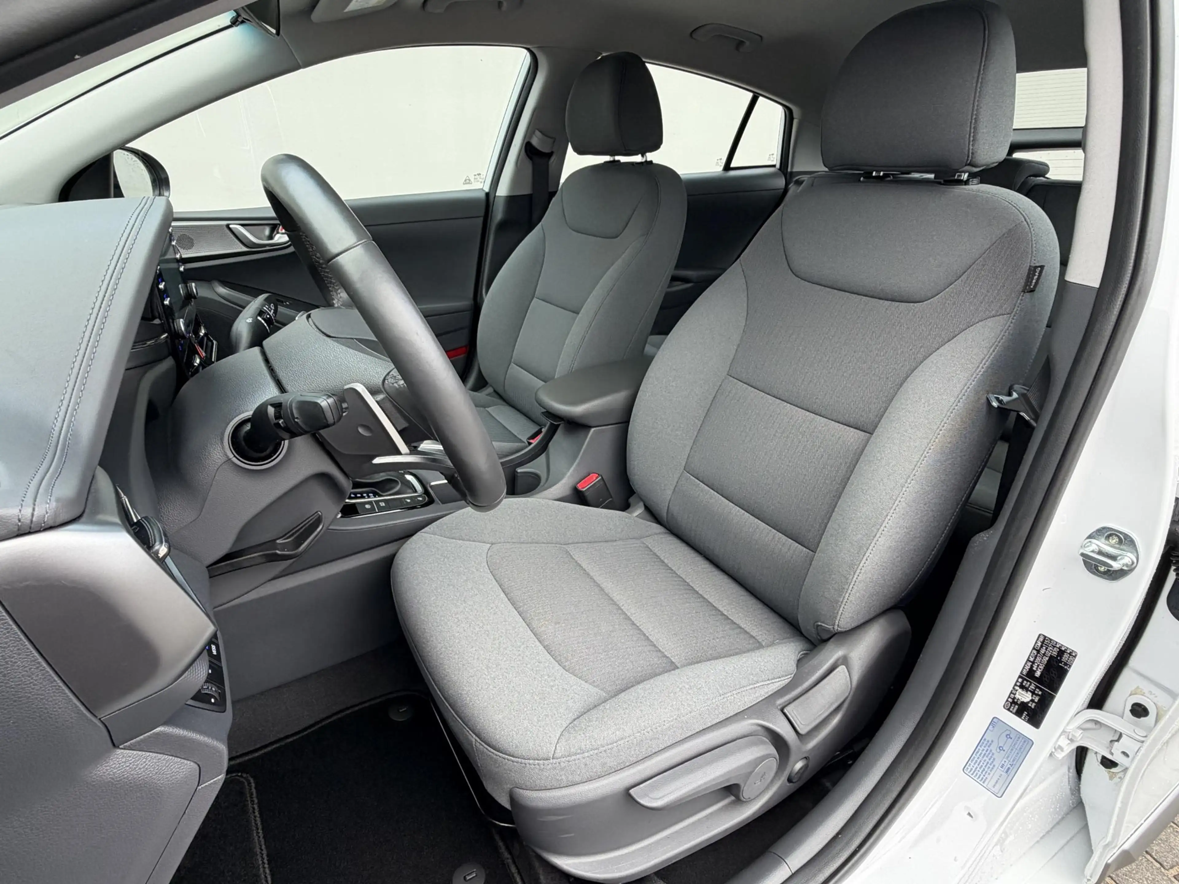 Hyundai IONIQ 1.6 GDi Comfort - Plus / Dealer Onderhouden / Stuu — photo 27