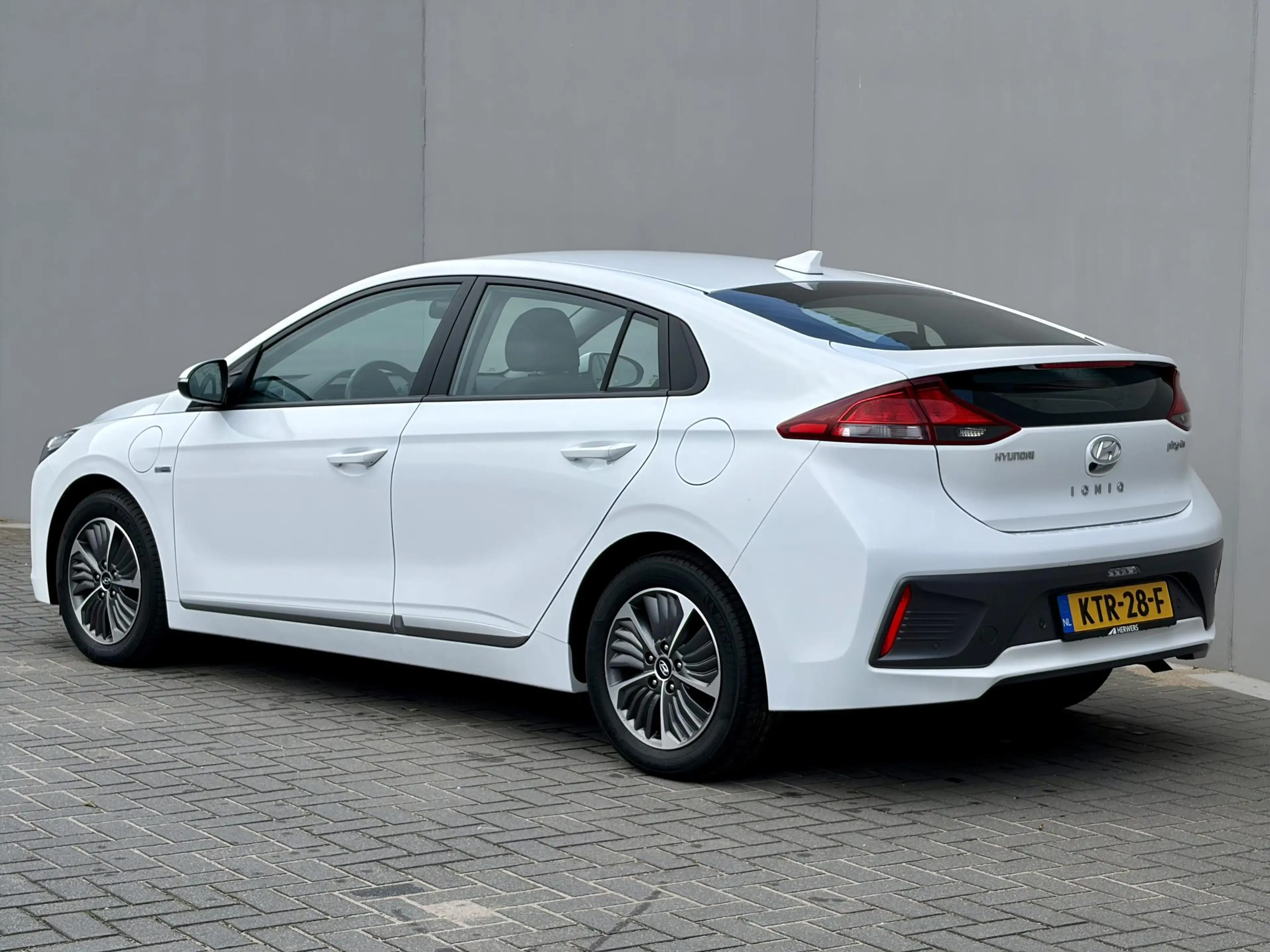Hyundai IONIQ 1.6 GDi Comfort - Plus / Dealer Onderhouden / Stuu — photo 20