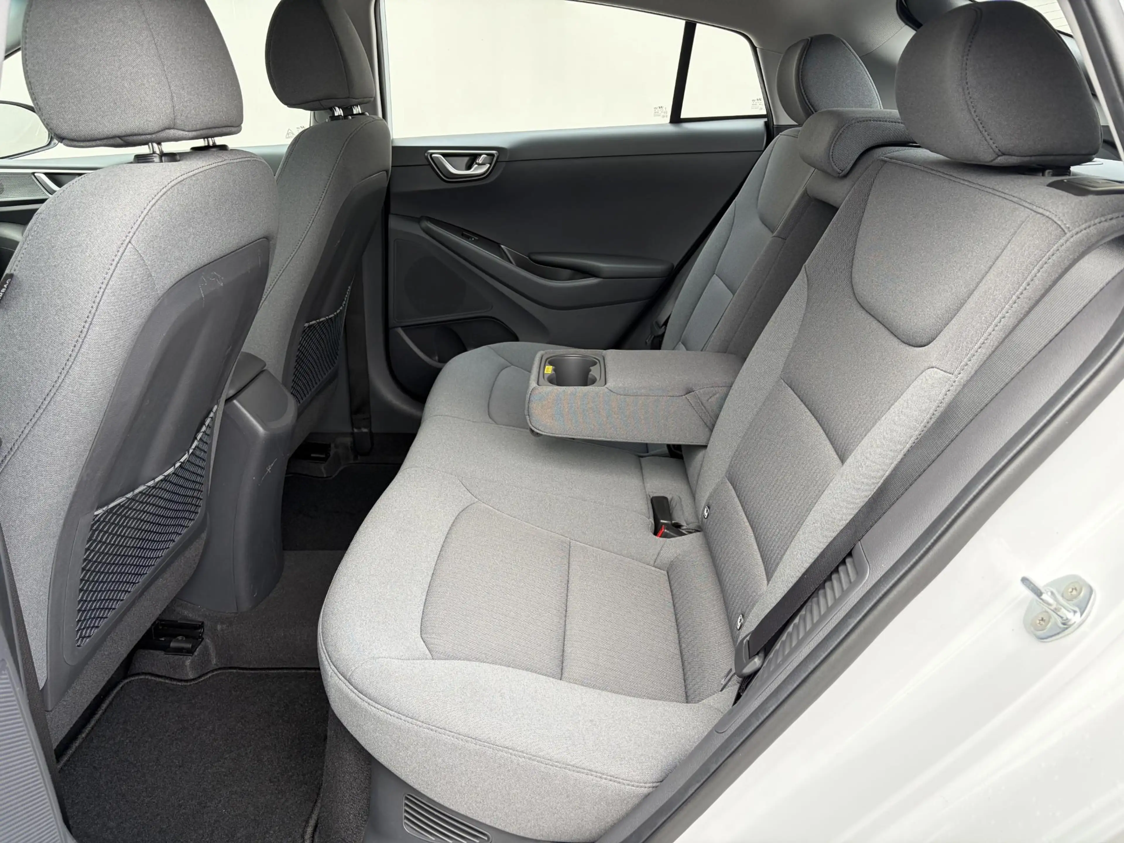 Hyundai IONIQ 1.6 GDi Comfort - Plus / Dealer Onderhouden / Stuu — photo 29