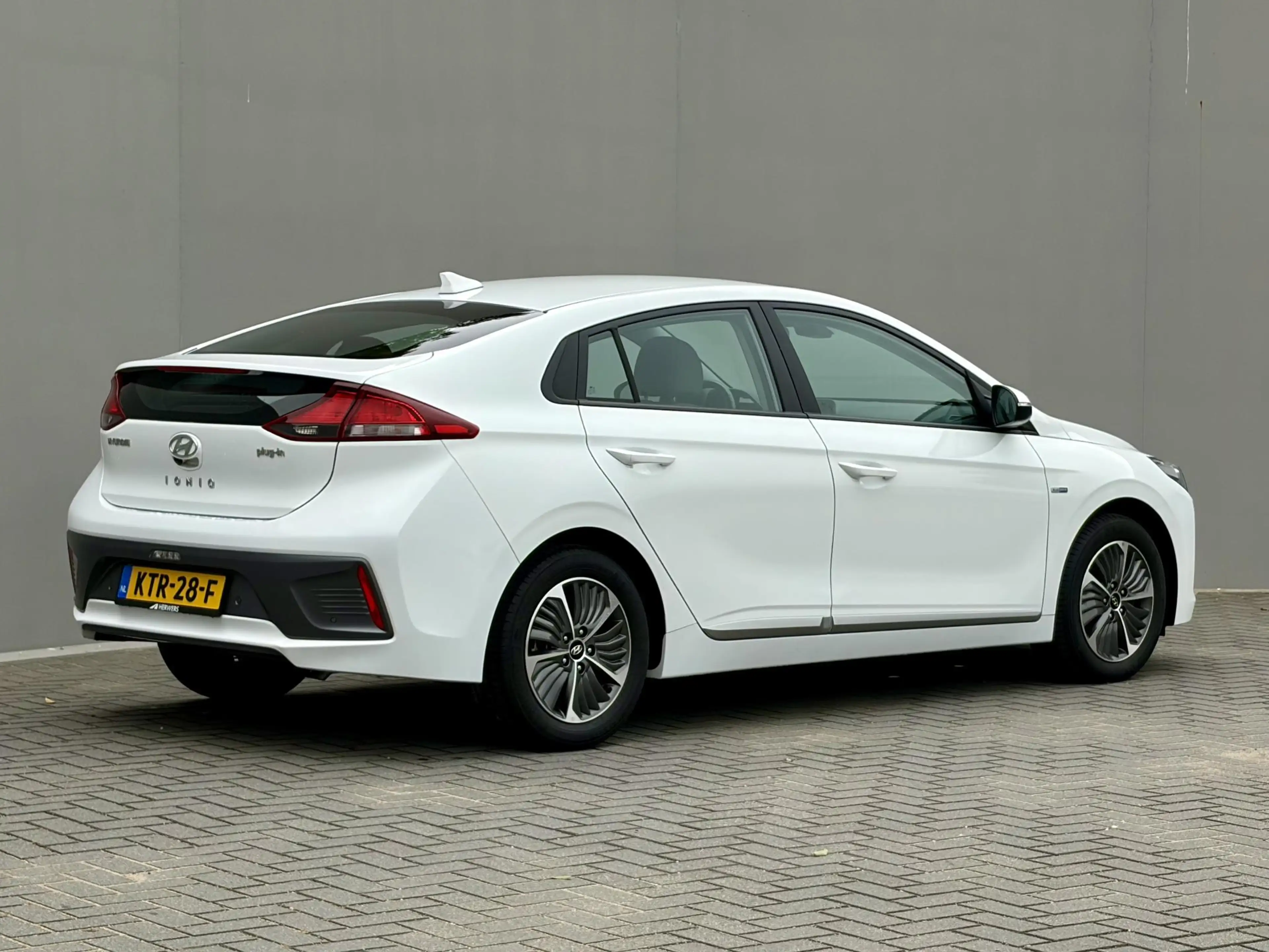 Hyundai IONIQ 1.6 GDi Comfort - Plus / Dealer Onderhouden / Stuu — photo 3