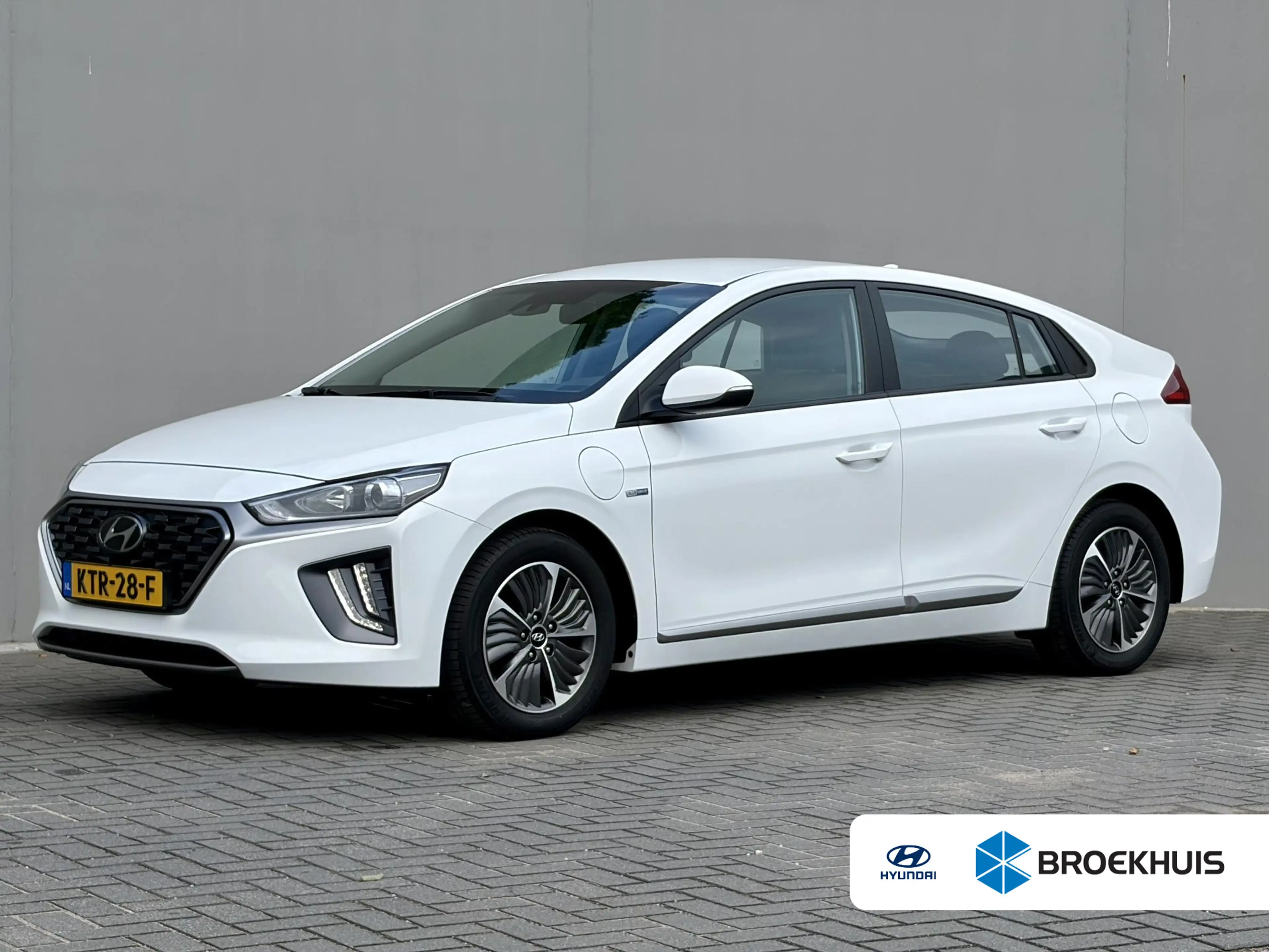 Hyundai IONIQ 1.6 GDi Comfort - Plus / Dealer Onderhouden / Stuu