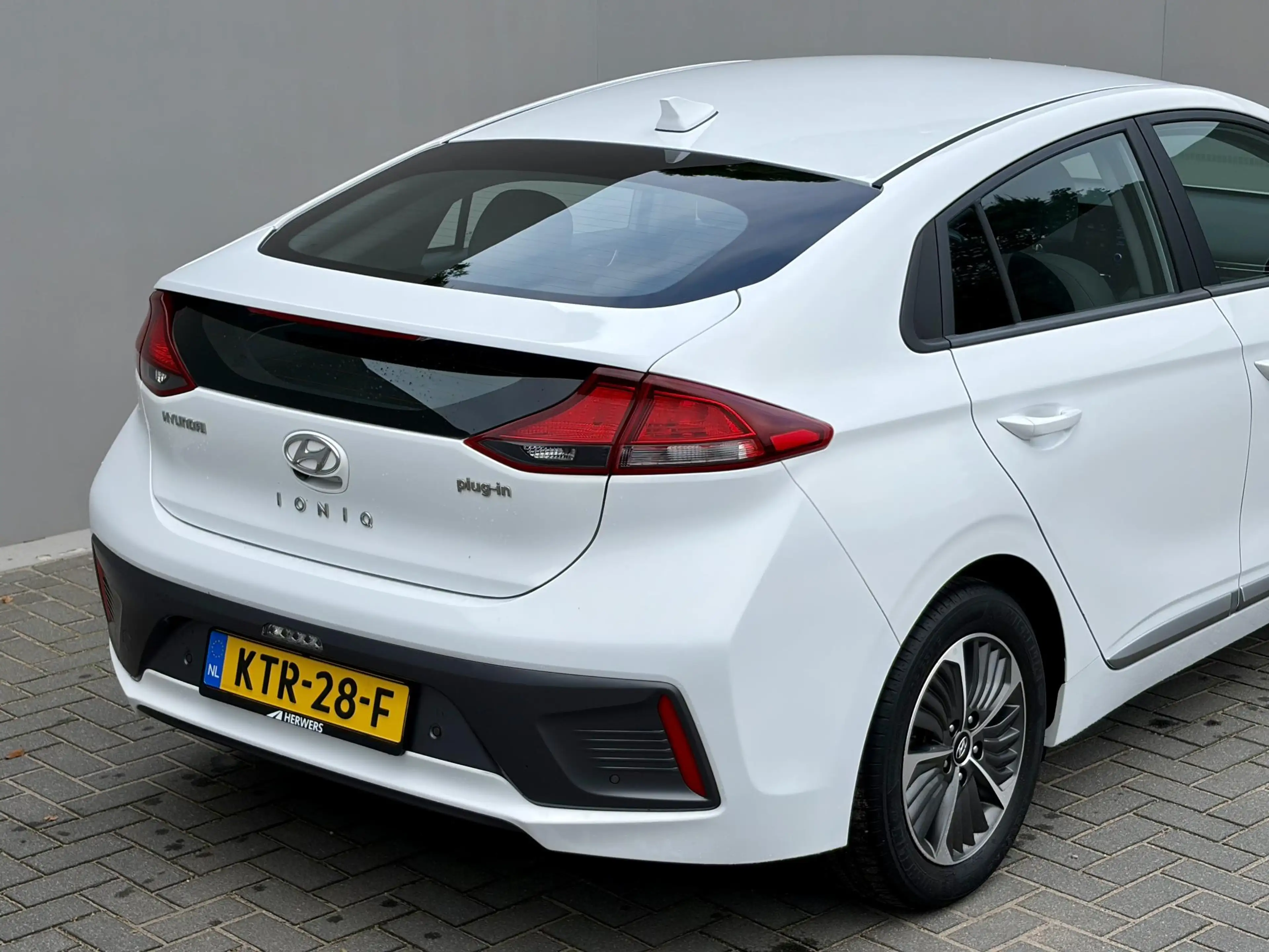 Hyundai IONIQ 1.6 GDi Comfort - Plus / Dealer Onderhouden / Stuu — photo 44