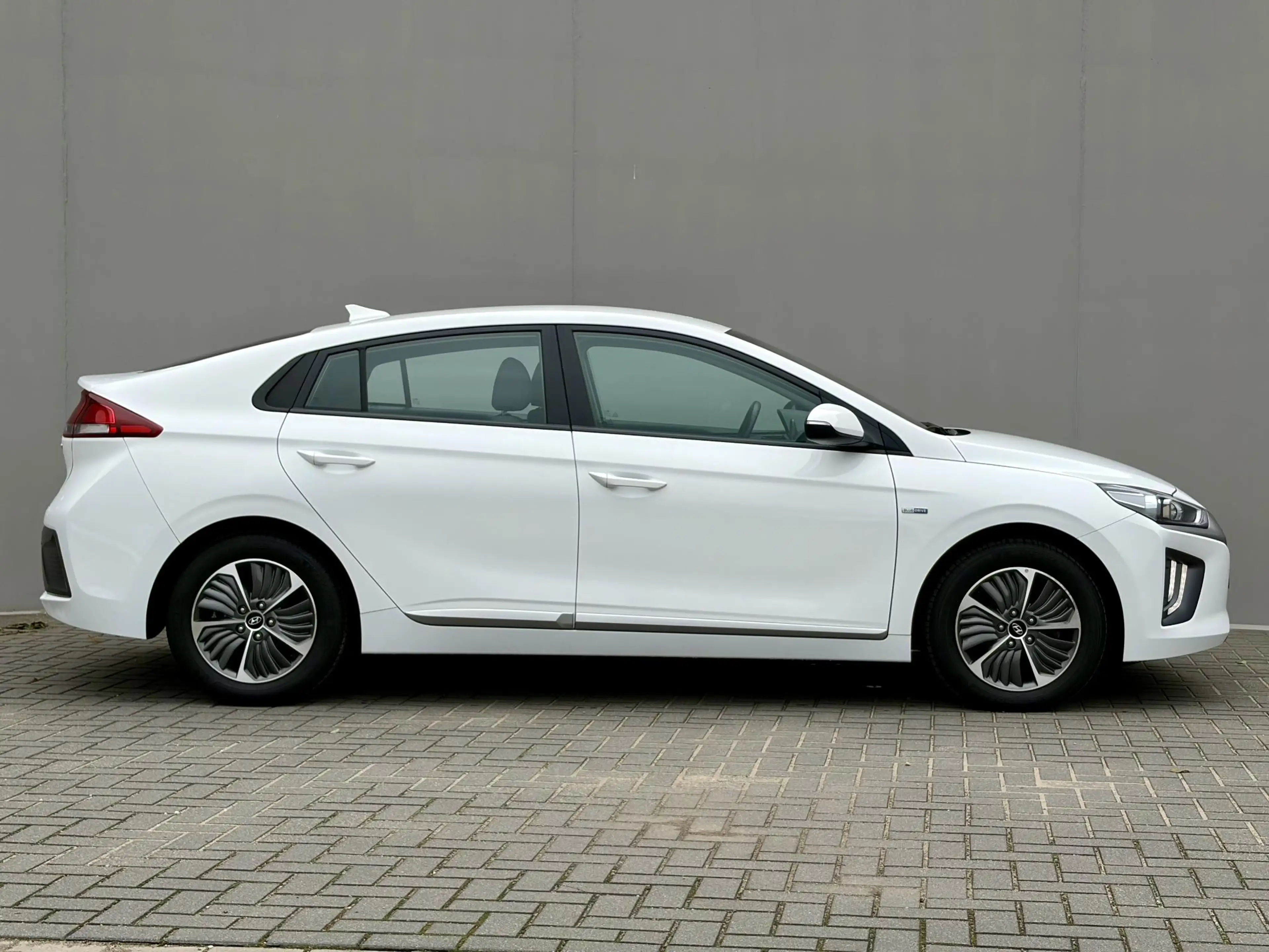 Hyundai IONIQ 1.6 GDi Comfort - Plus / Dealer Onderhouden / Stuu — photo 21
