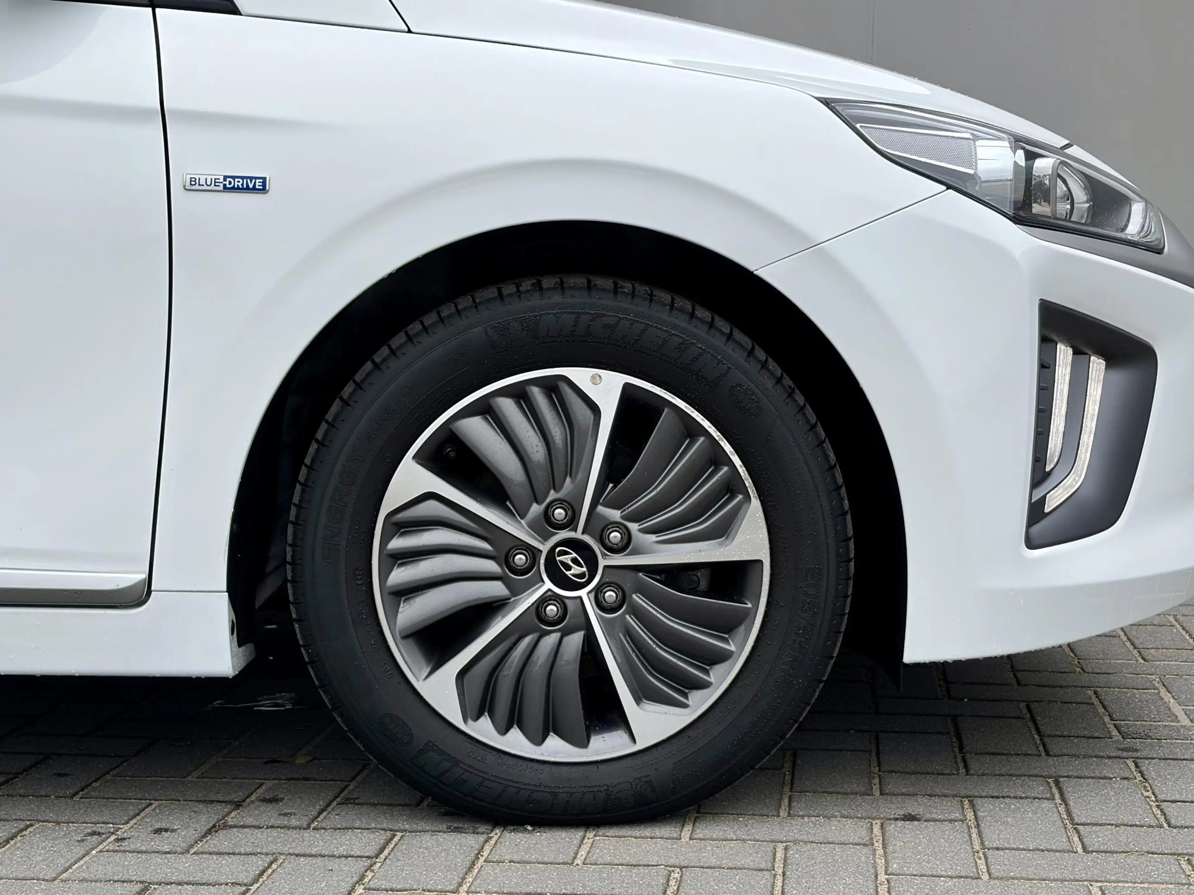 Hyundai IONIQ 1.6 GDi Comfort - Plus / Dealer Onderhouden / Stuu — photo 19