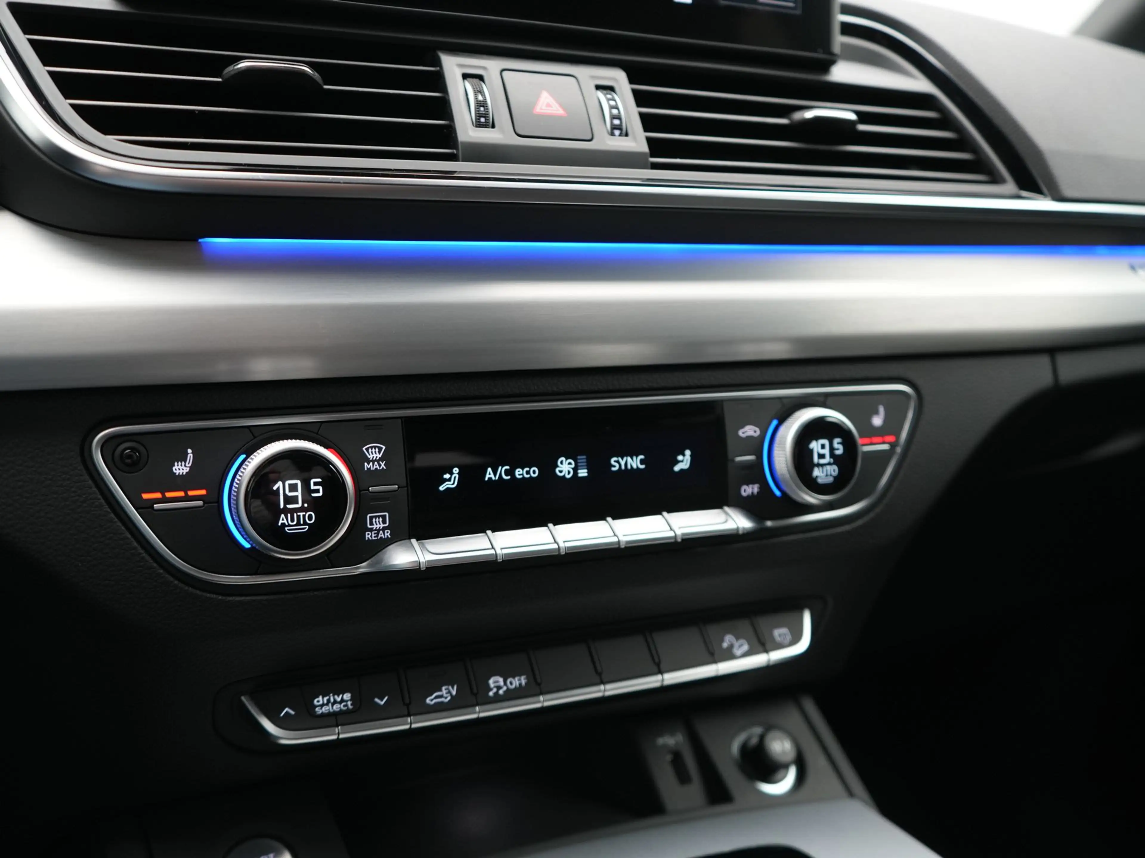 Audi Q5 50 TFSI e 2x S Line PHEV 300pk Dealer O.H | SOH 92 — photo 13